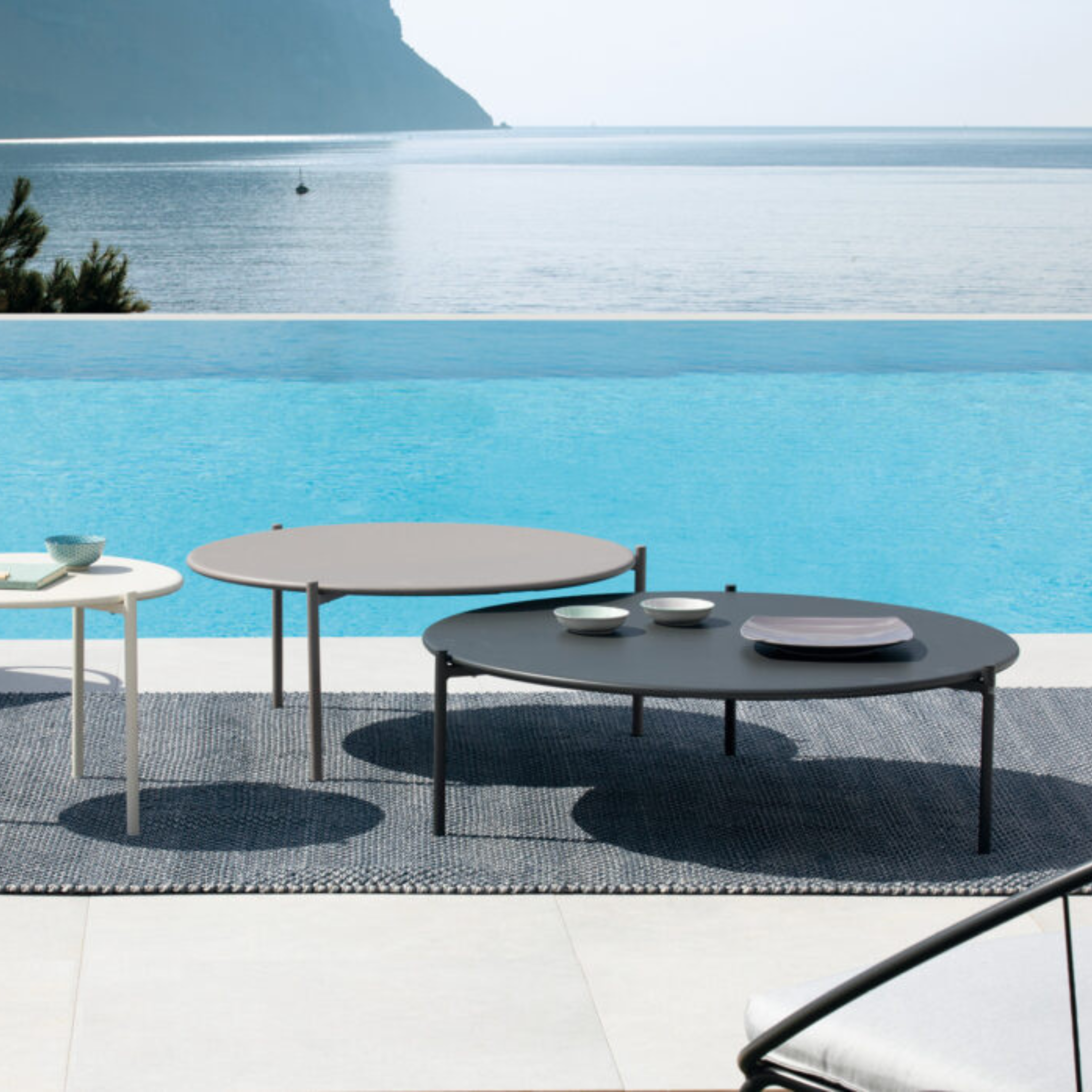 "Aria1" round metal coffee table, stackable garden table, 60x60 cm, 46 cm high