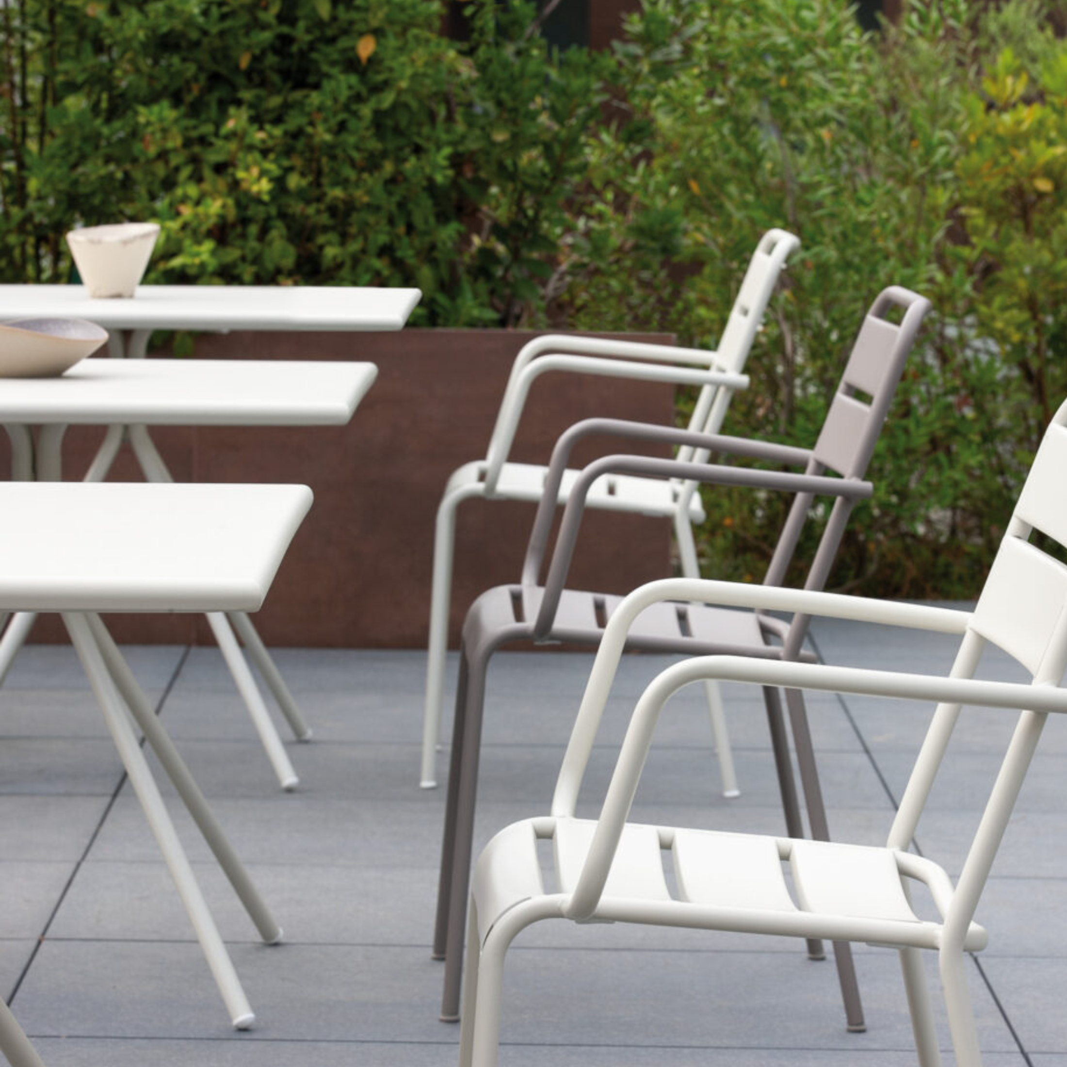 Set of modern and stackable "Twist" metal garden chairs with armrests, 55x57 cm, 87h