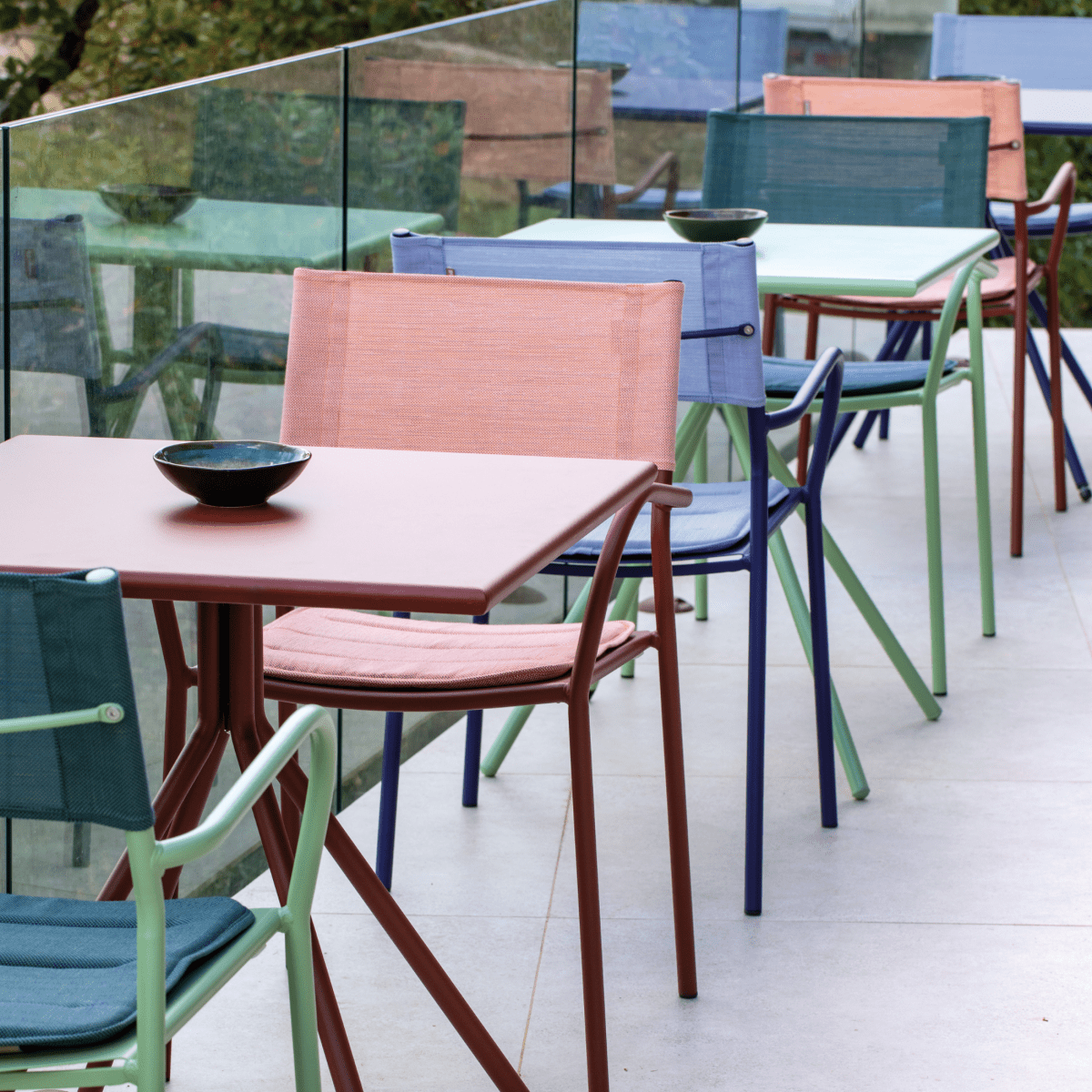 Set di sedie in metallo e schienale in telo "Vera" da giardino impilabili cm 56x50 86h - MondoViro