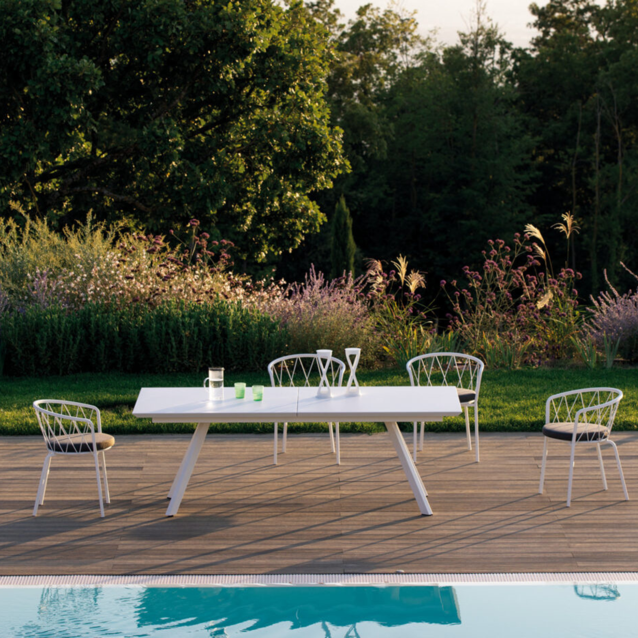 Set of stackable painted metal garden chairs "Daisy" 57x55 cm 75h