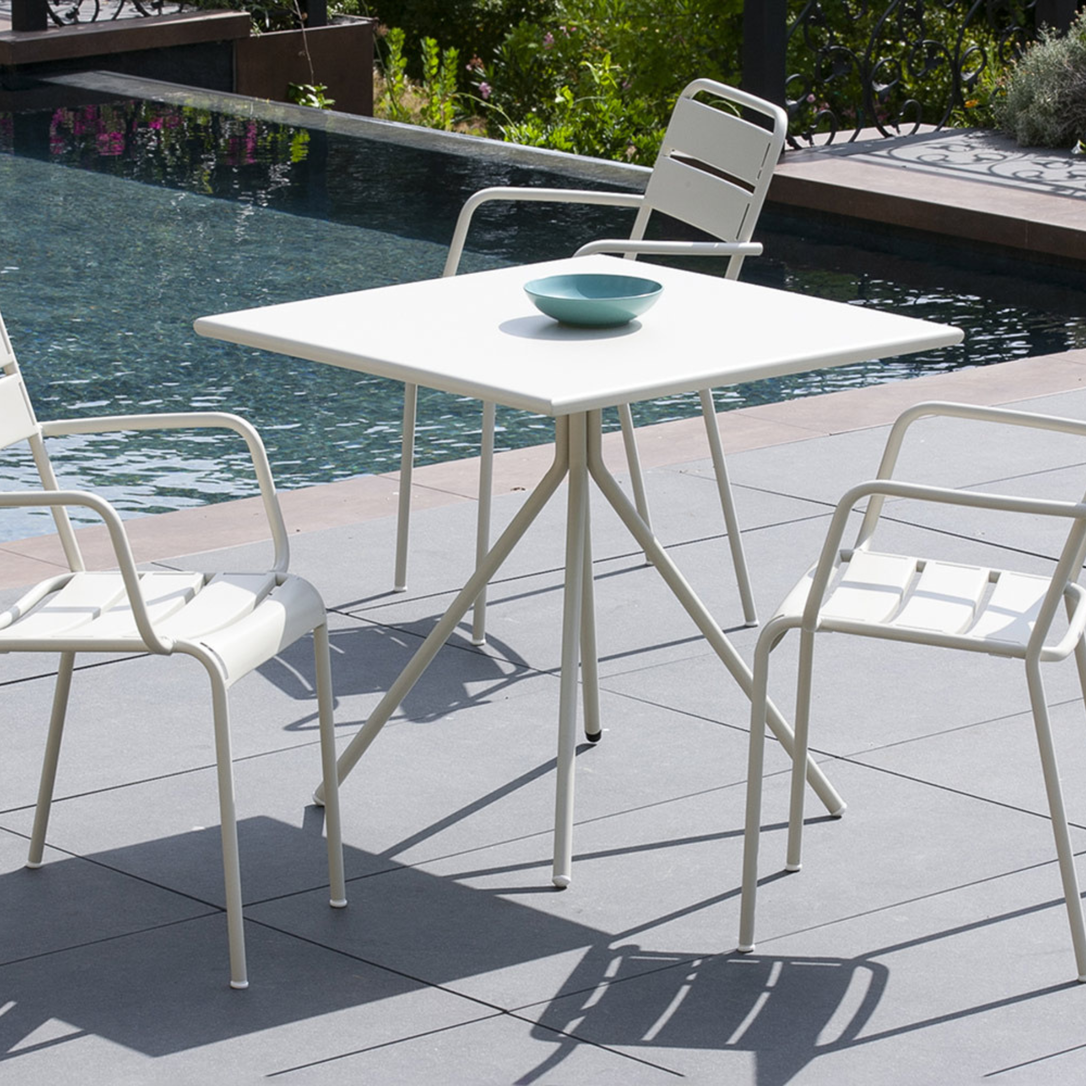 "Twist19" square galvanized metal table for bars and gardens, height 75 cm