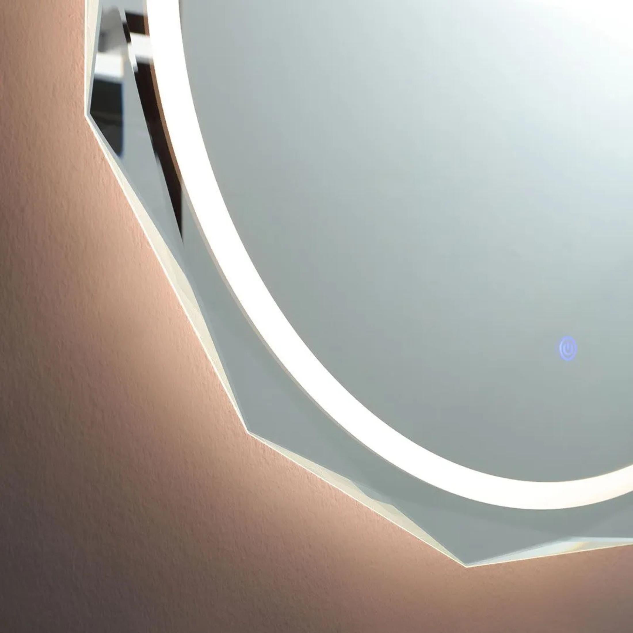 "Horizonte" LED mirror with faceted and illuminated edge