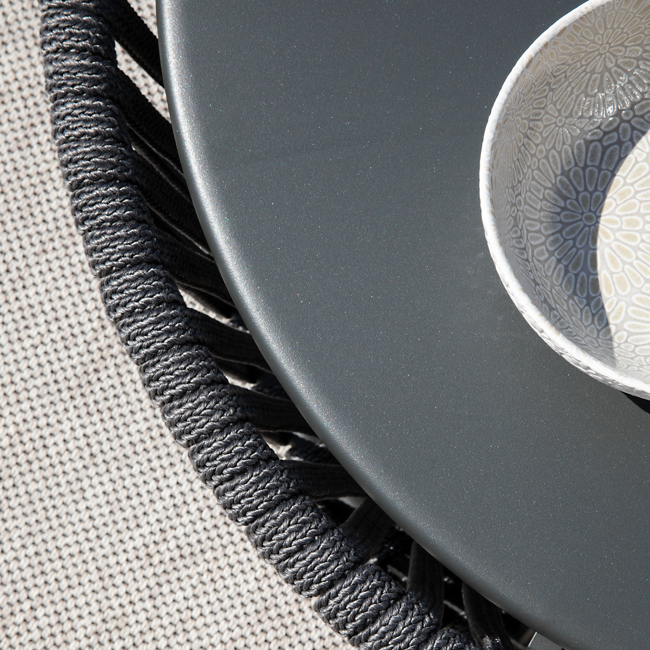 "Daisy Rope" pouf coffee table in rope and stainless steel, low garden table, 90x90 cm, 45 cm high