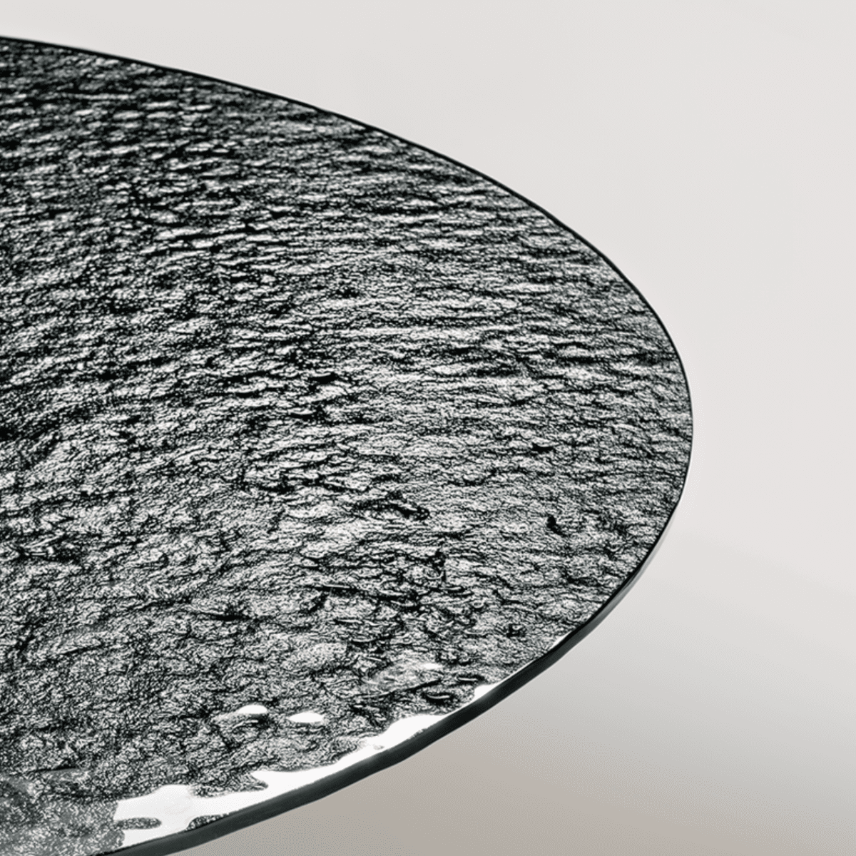 Tavolo moderno tondo fisso da pranzo "Monroe" con piano in vetro martellato - MondoViro