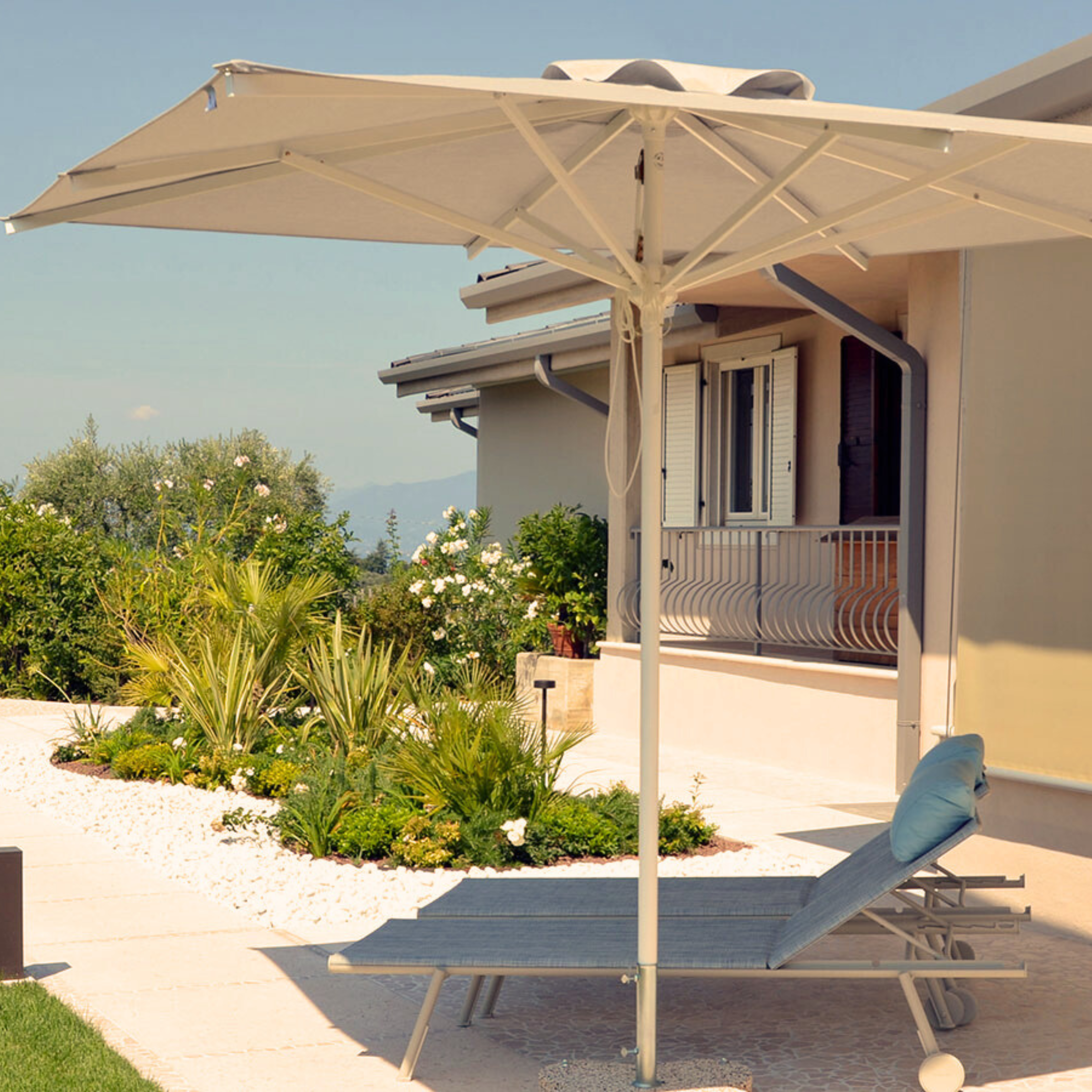 Modern "Zaffiro Classic" umbrella with white central pole