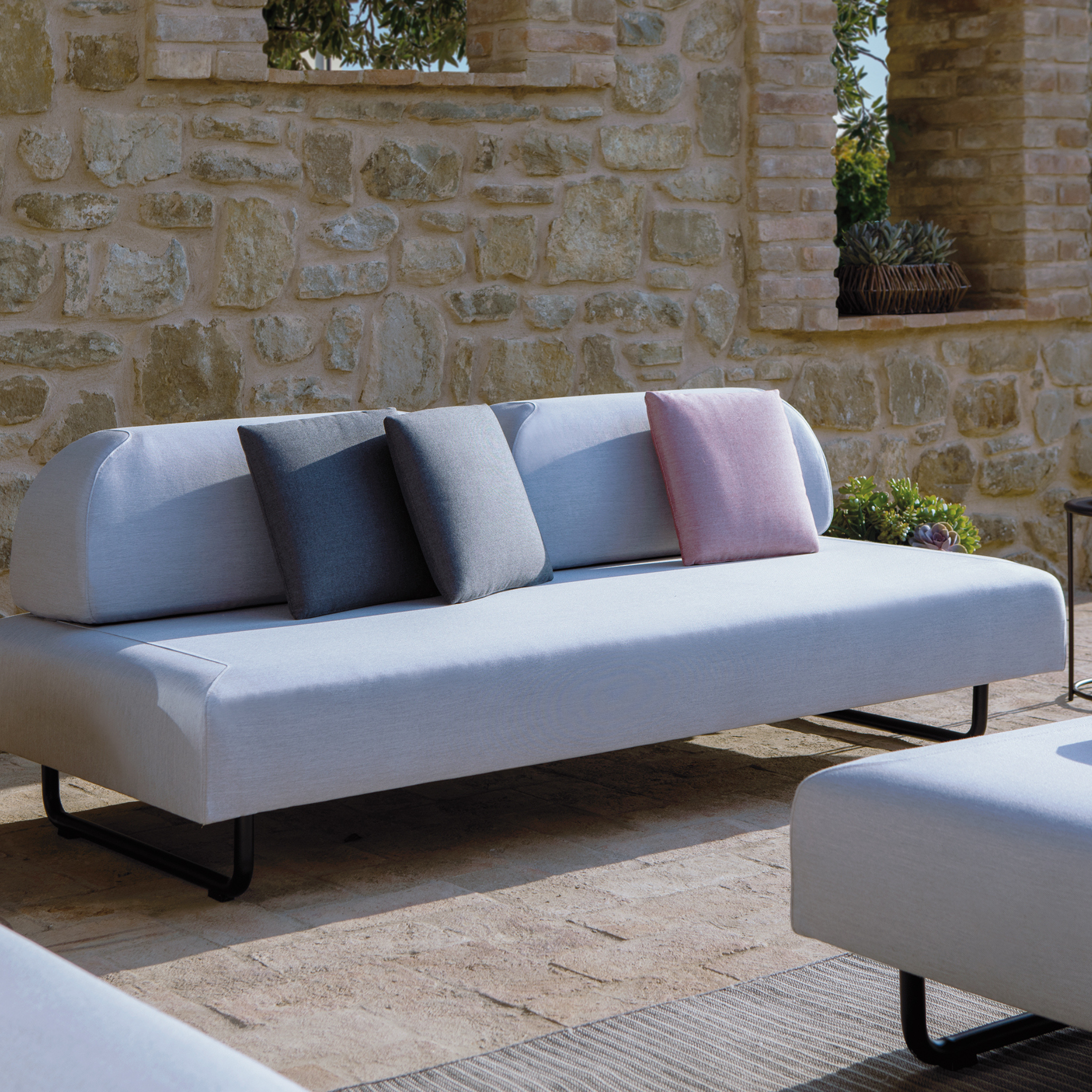 "Santa Fe" padded triple sofa module in metal for the garden, 190x90 cm, 70 cm high.