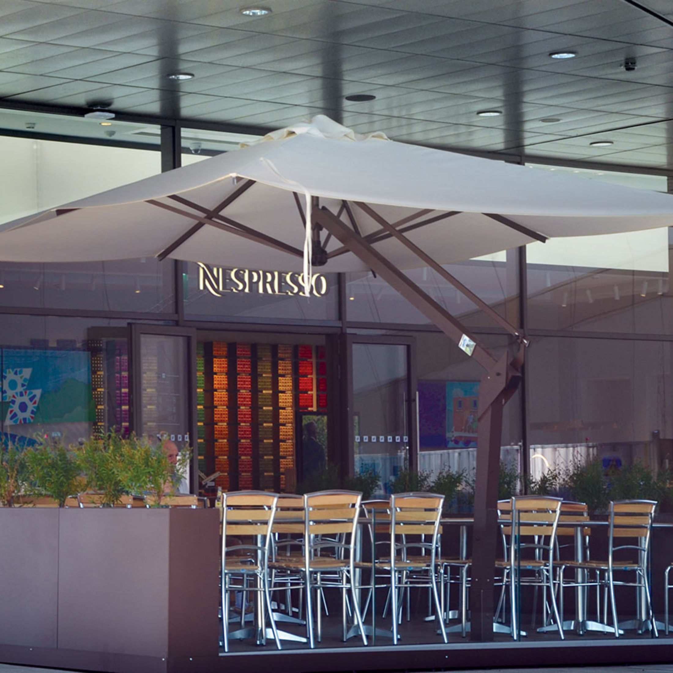 Modern white "Avantage Contract" garden umbrella with retractable side pole