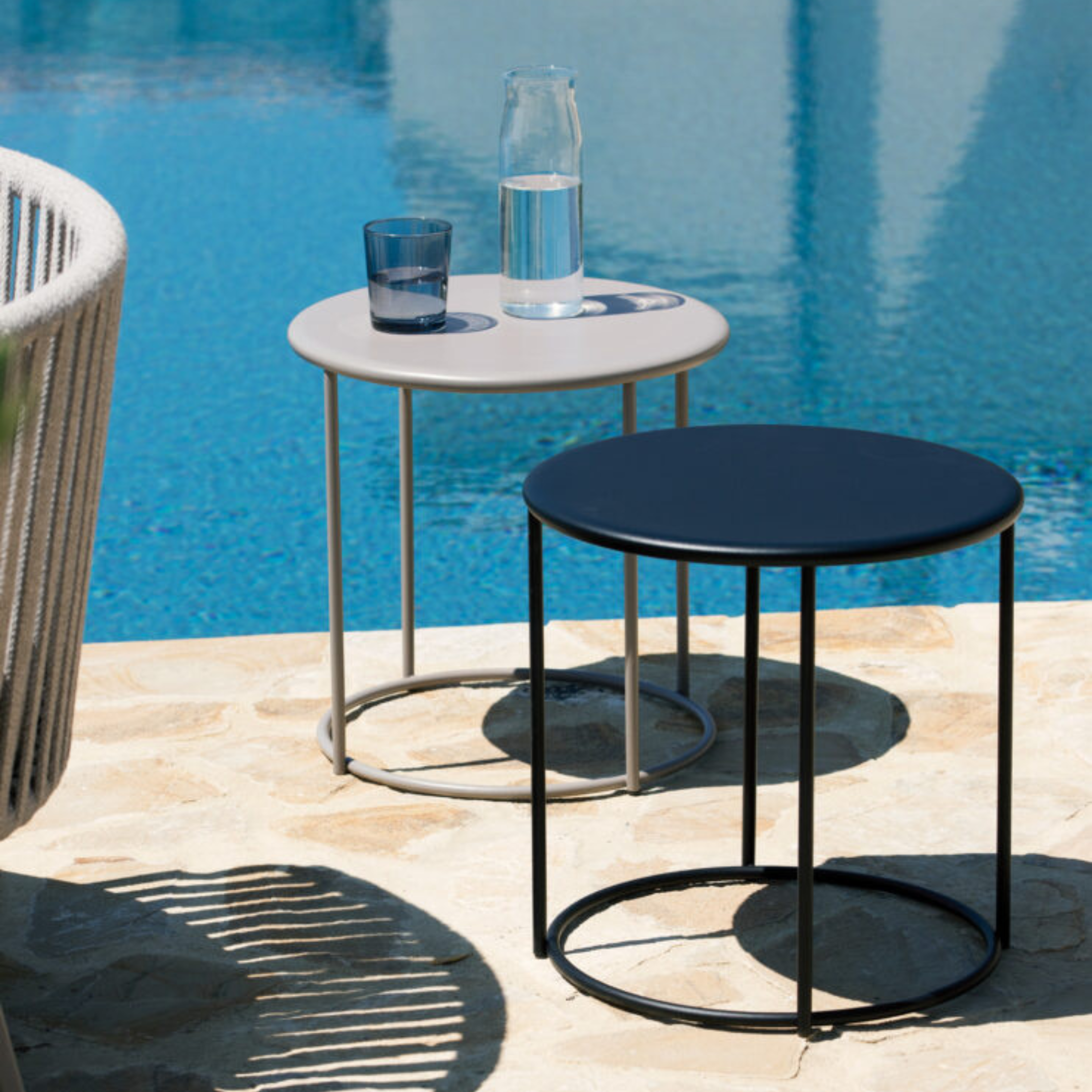 "Daisy" round metal coffee table for the garden, height 45 cm