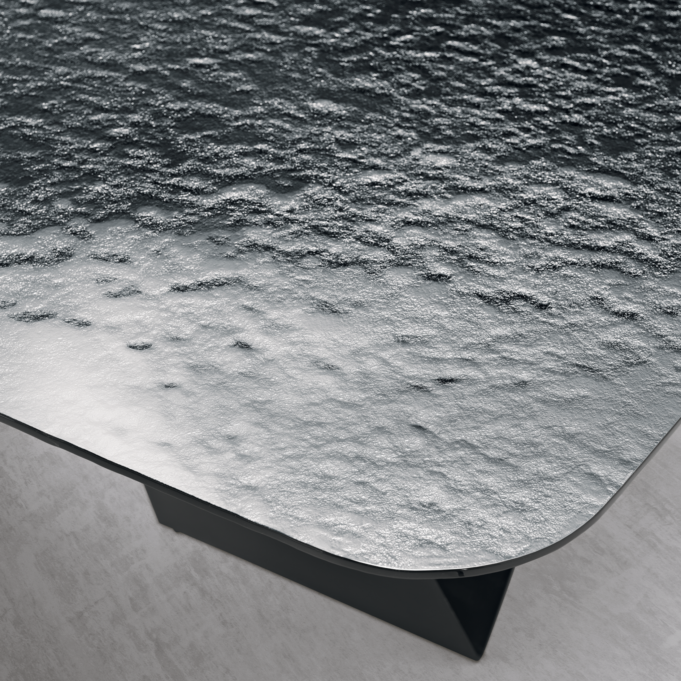 "Karlito" modern fixed table with painted metal base, 210x110 cm, 75 cm high.