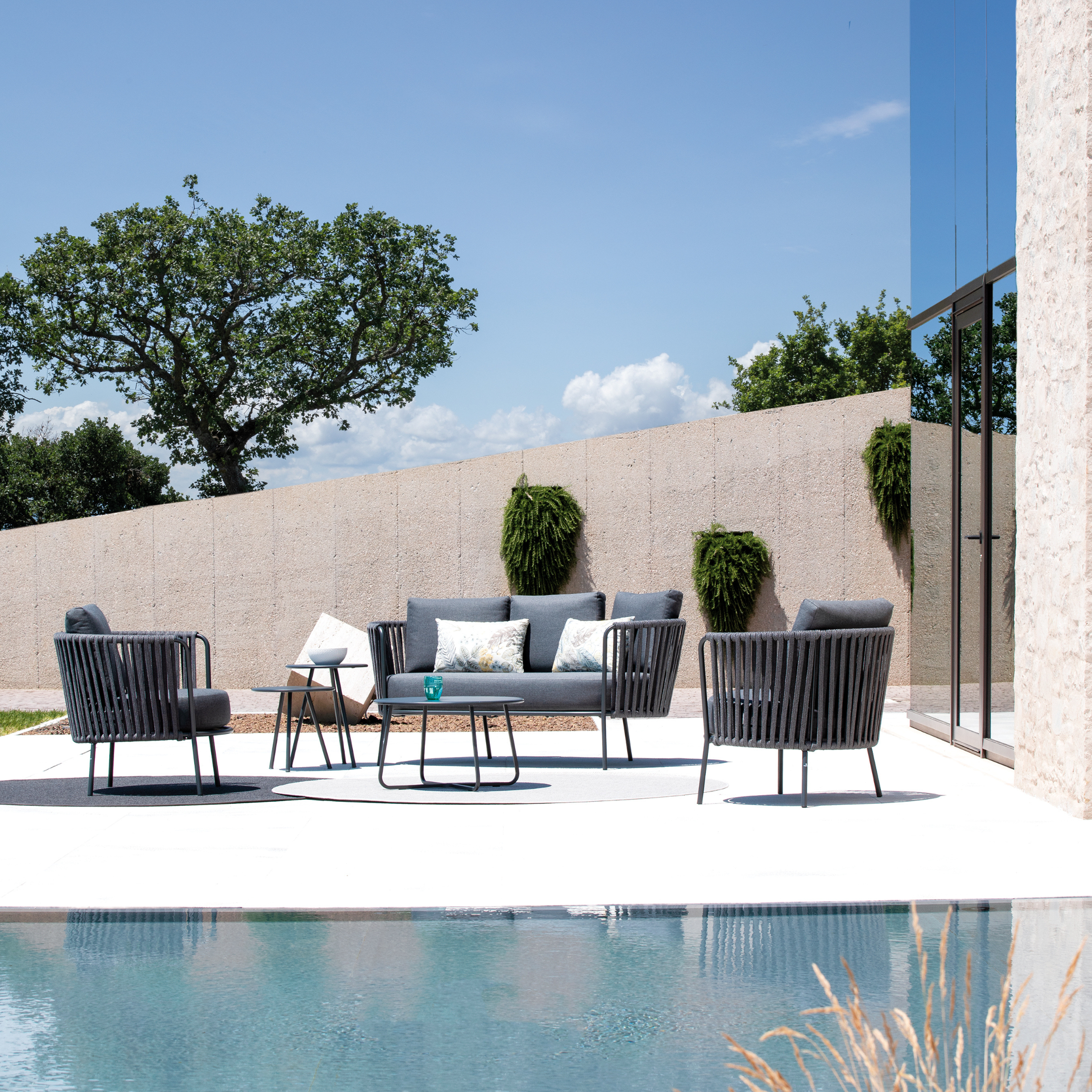 Low armchair in rope and stainless steel "Daisy Rope" garden lounge chair 74x74 cm 69h