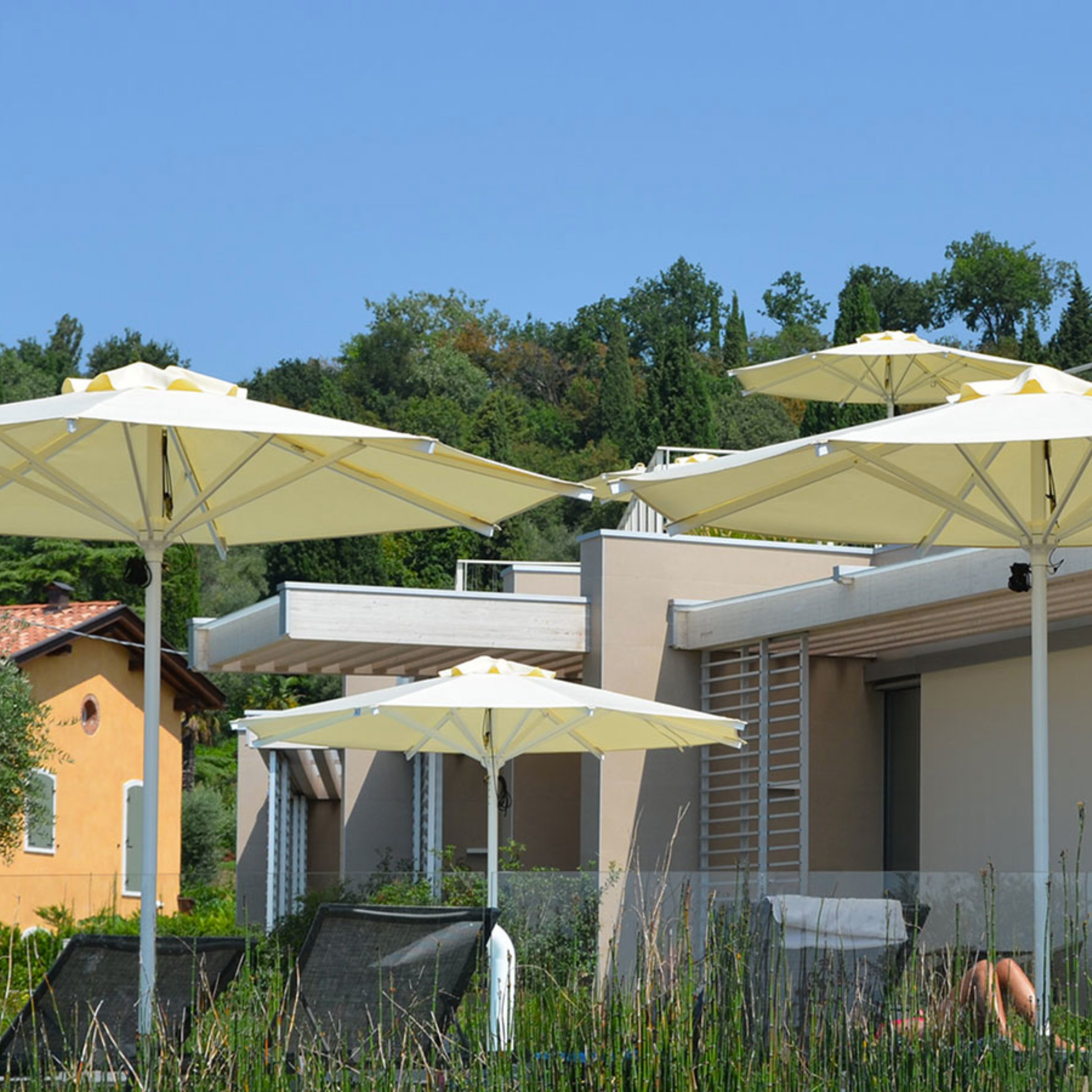 Modern "Zaffiro Classic" umbrella with white central pole