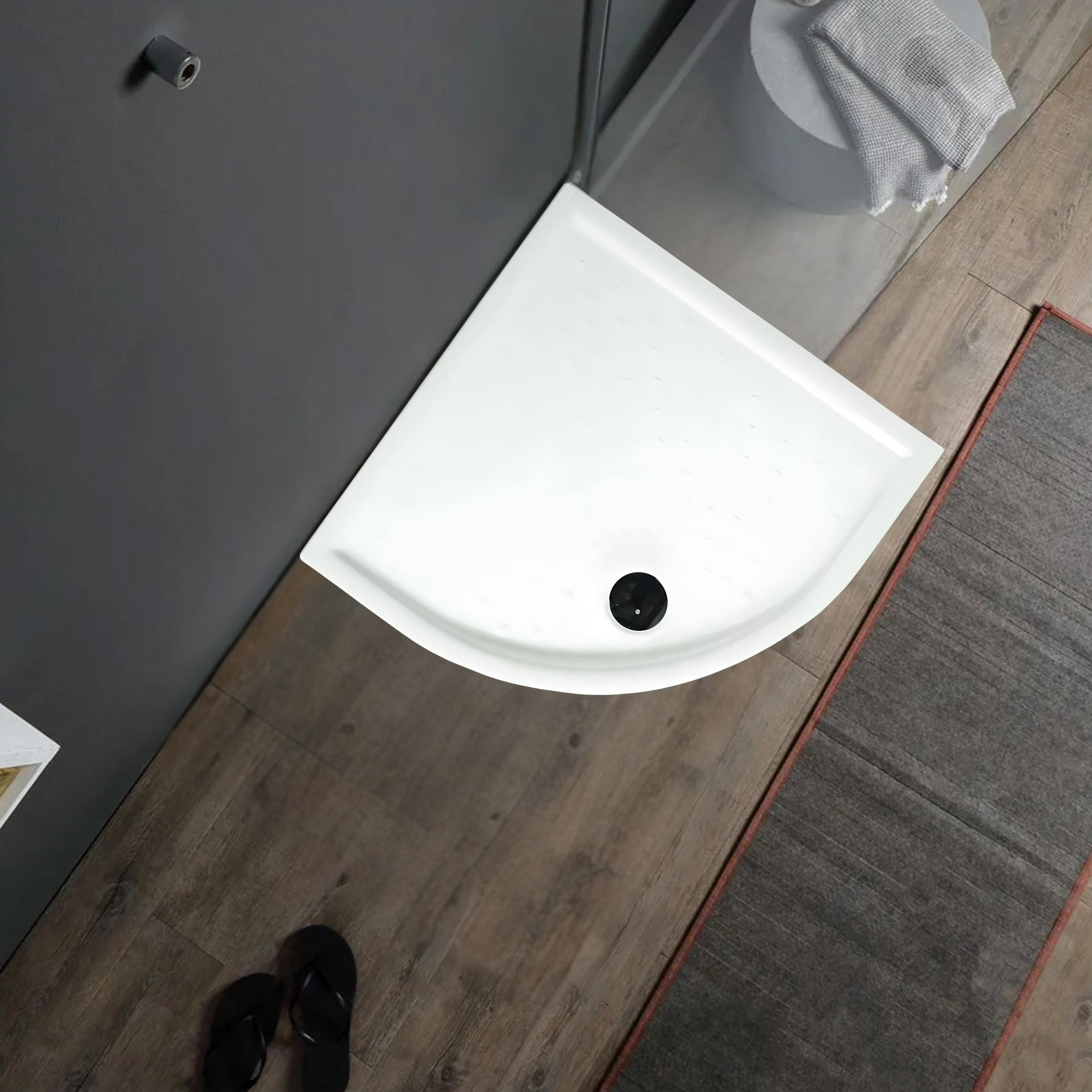 Semicircular "Matera" shower tray in non-slip ceramic with raised edges