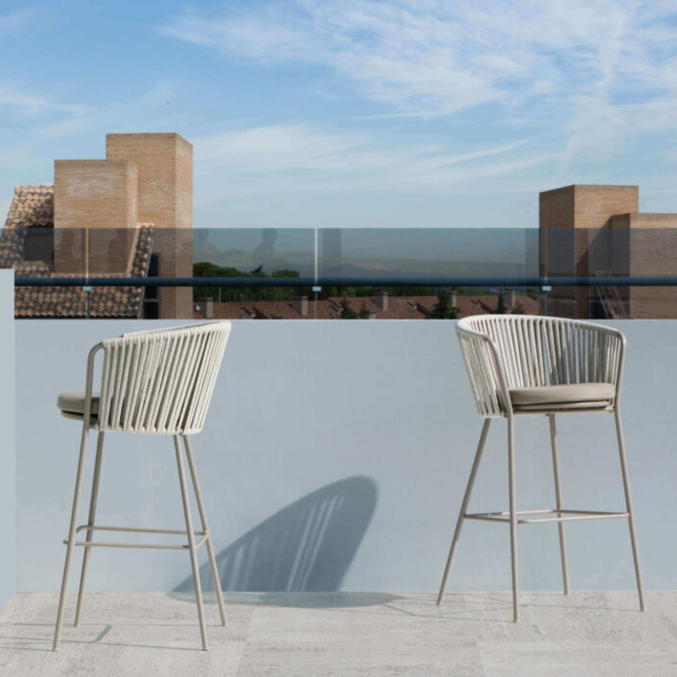 High stainless steel and rope "Daisy Rope" garden stool, 62x53 cm, 104 cm high.