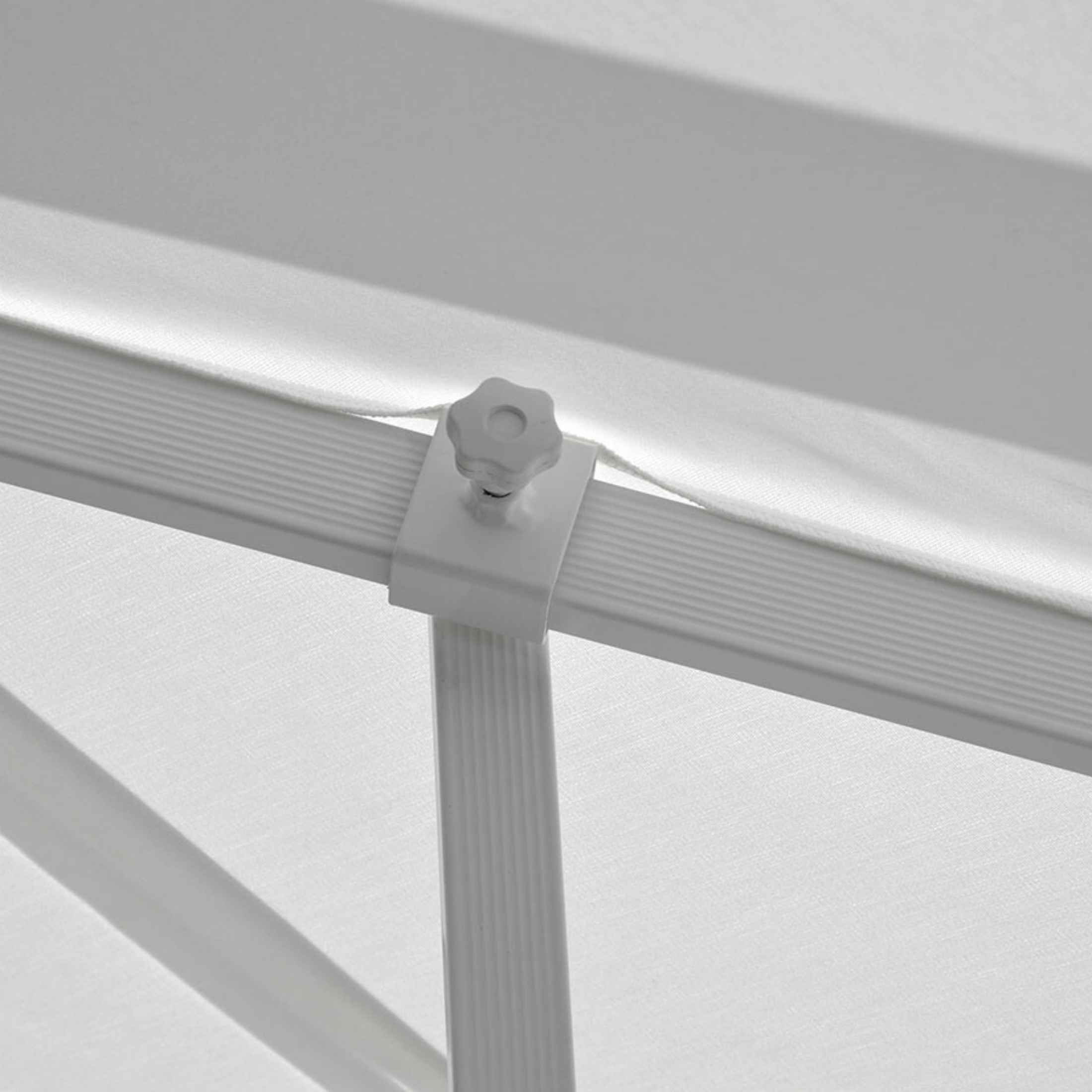 Modern "Deluxe Classic" fixed umbrella with rotating side pole