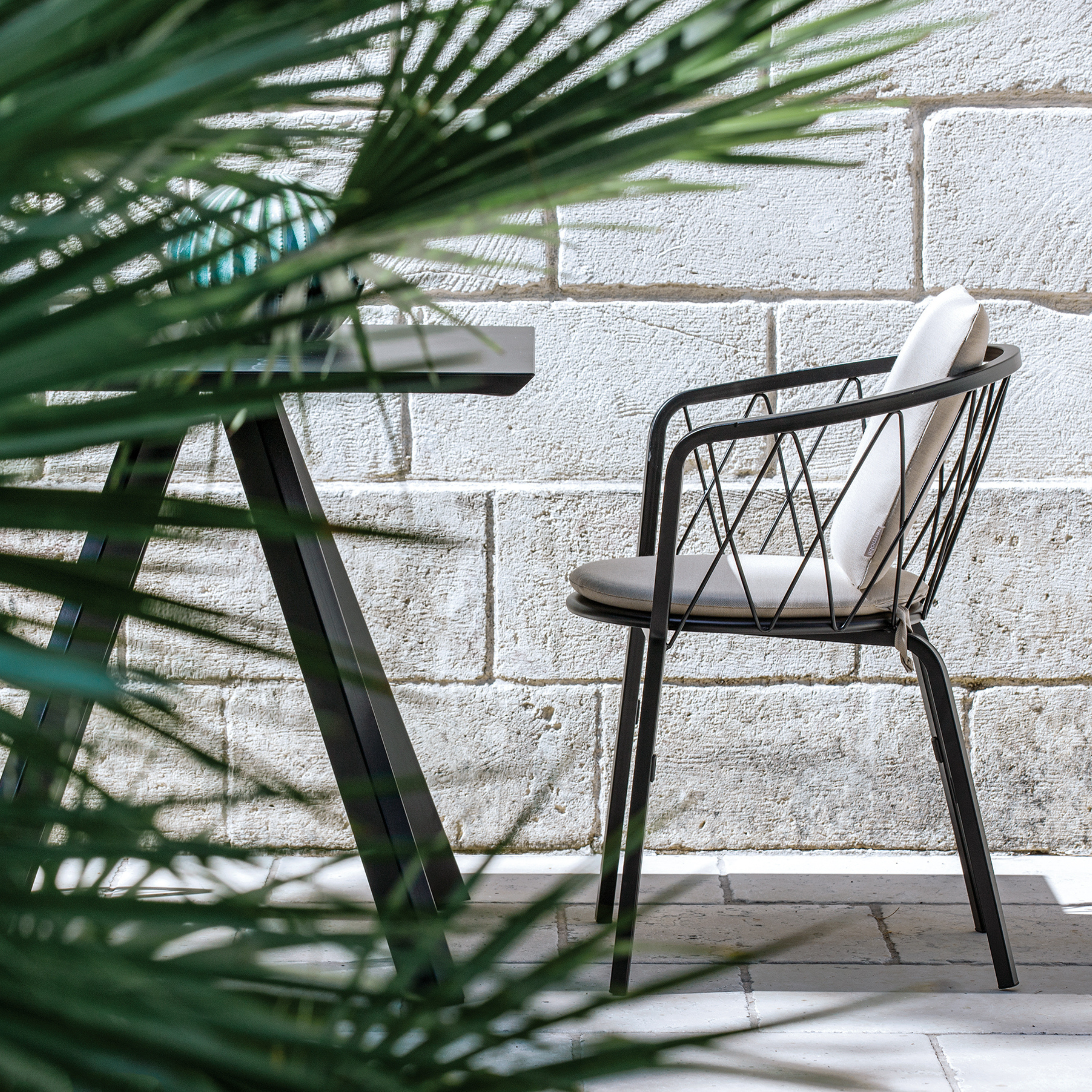 Set of stackable painted metal garden chairs "Daisy" 57x55 cm 75h