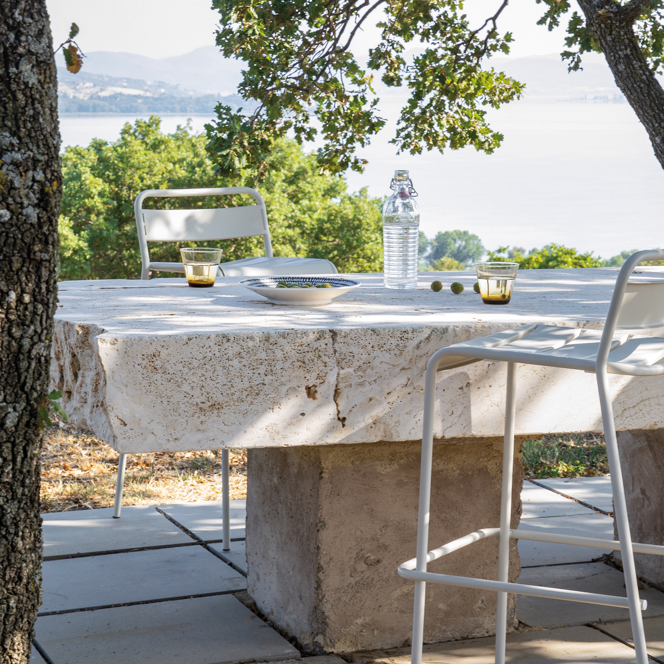 Stackable "Twist" painted metal garden stool, 45x47 cm, 95 cm high