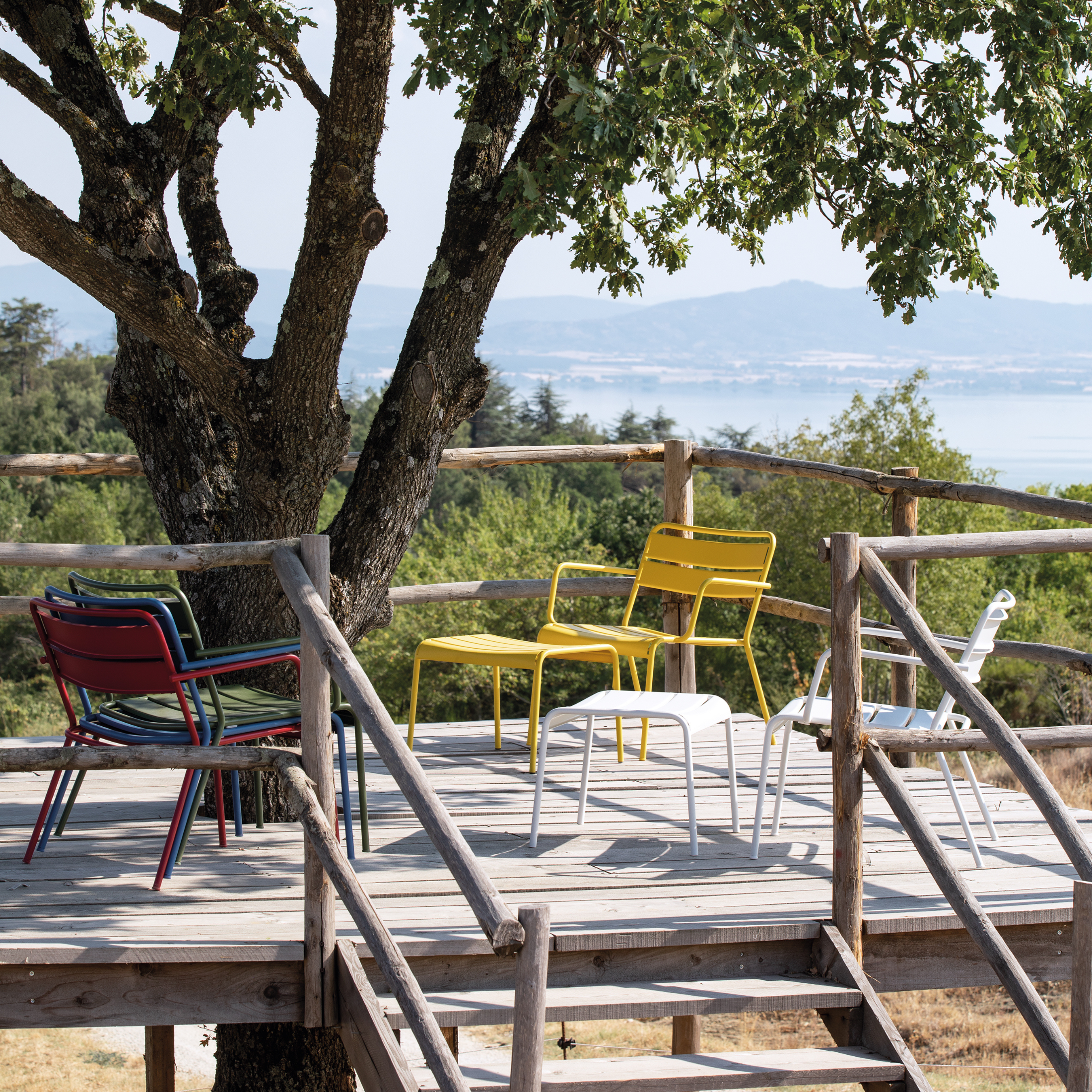 Low armchair in painted metal "Twist" garden lounge chair 69x70 cm 72h