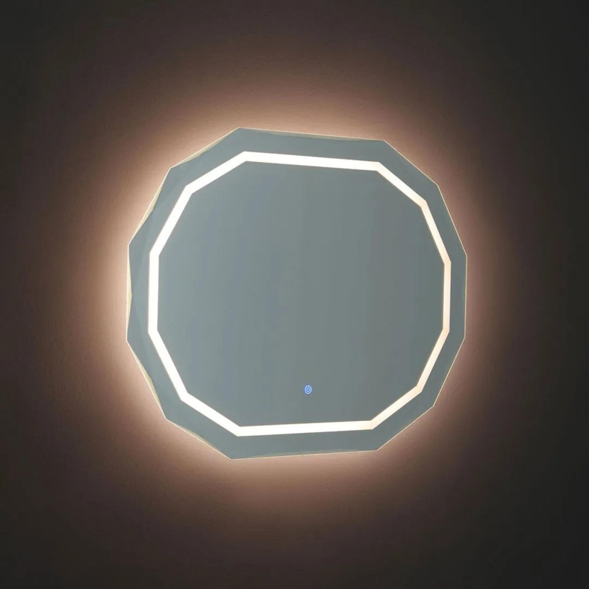 Specchio a led "Horizonte" con bordo sfaccettato e illuminato - MondoViro