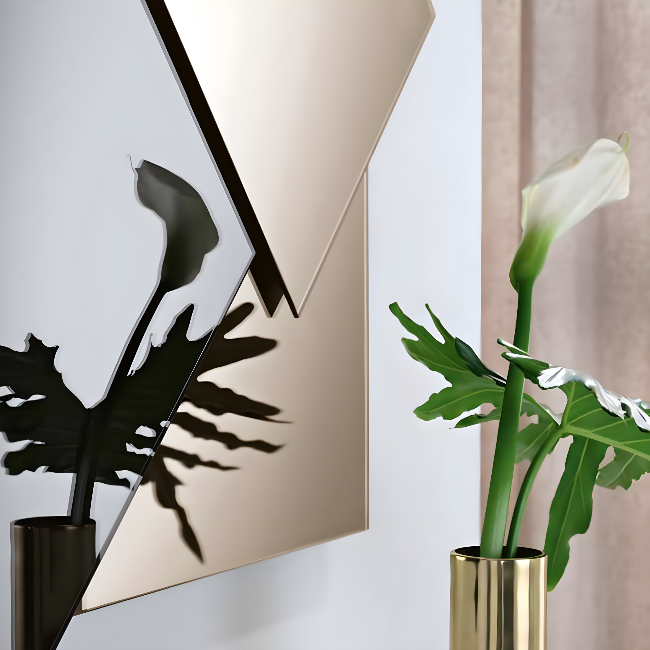 Espejo "Refle" formado por tres placas superpuestas, dos de color bronce y una de color humo.