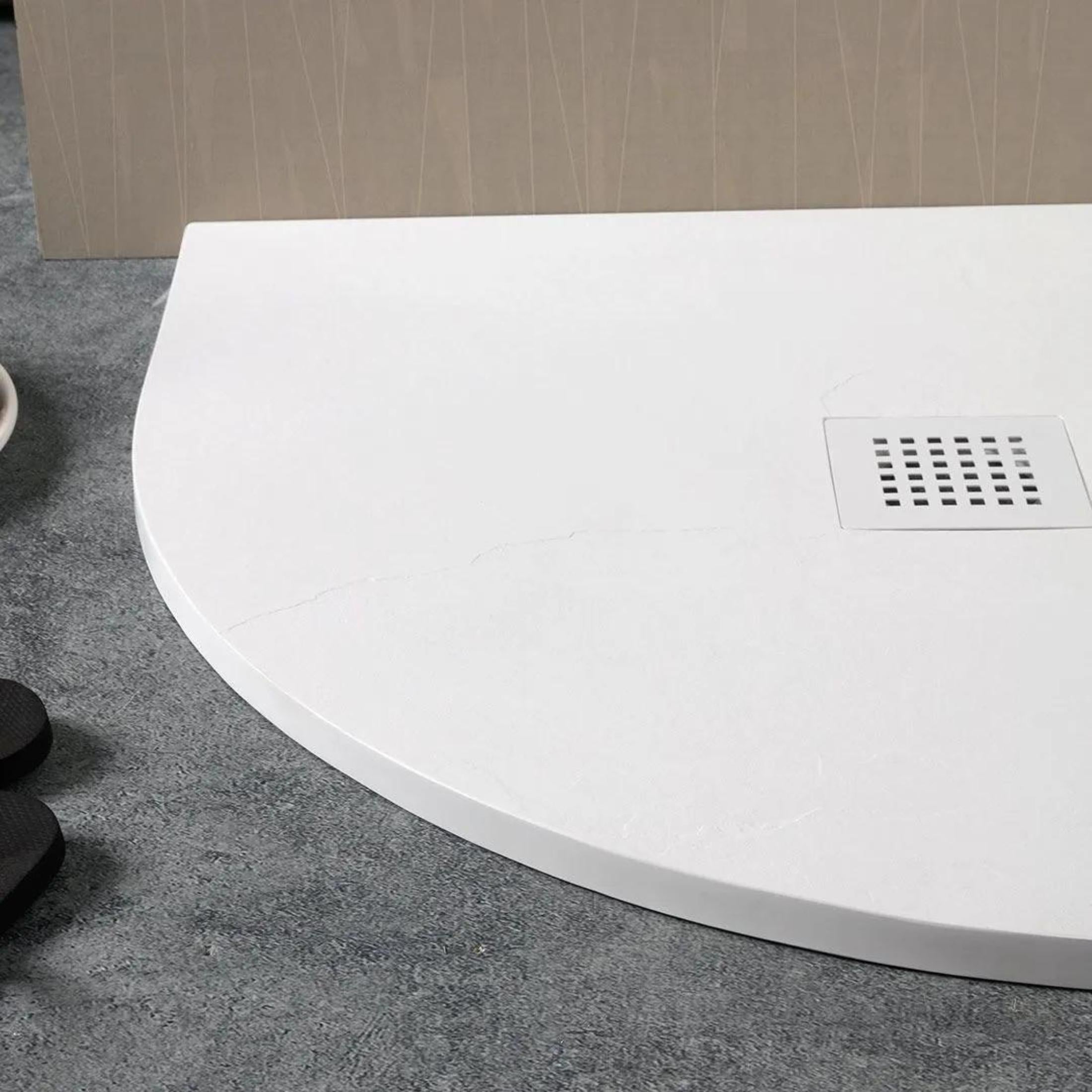 "Milano" semicircular shower tray in non-slip stone-effect resin