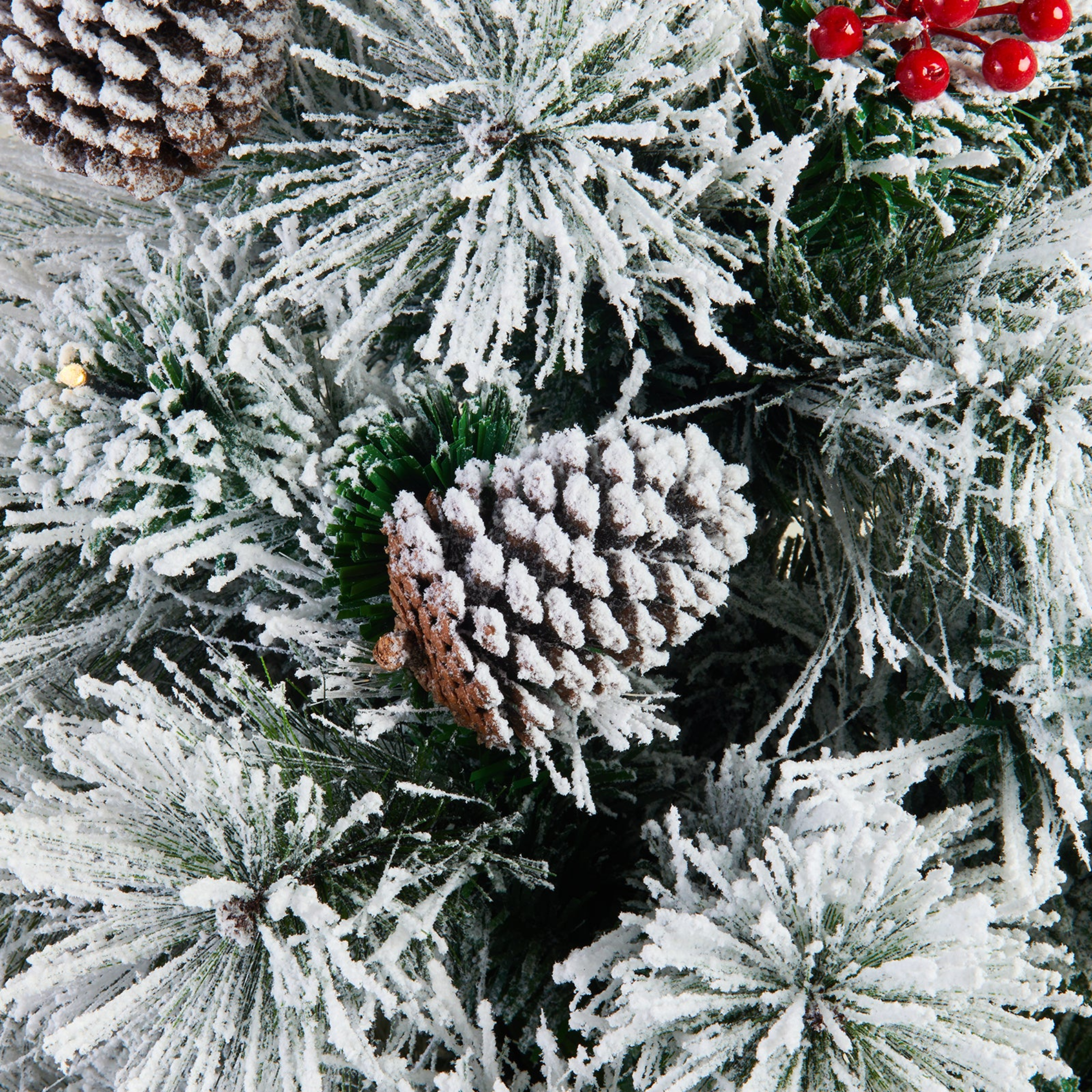 Snowy Christmas tree "Candore" with LED, berries and pine cones in PP Pine needles effect + Flock cm 210h