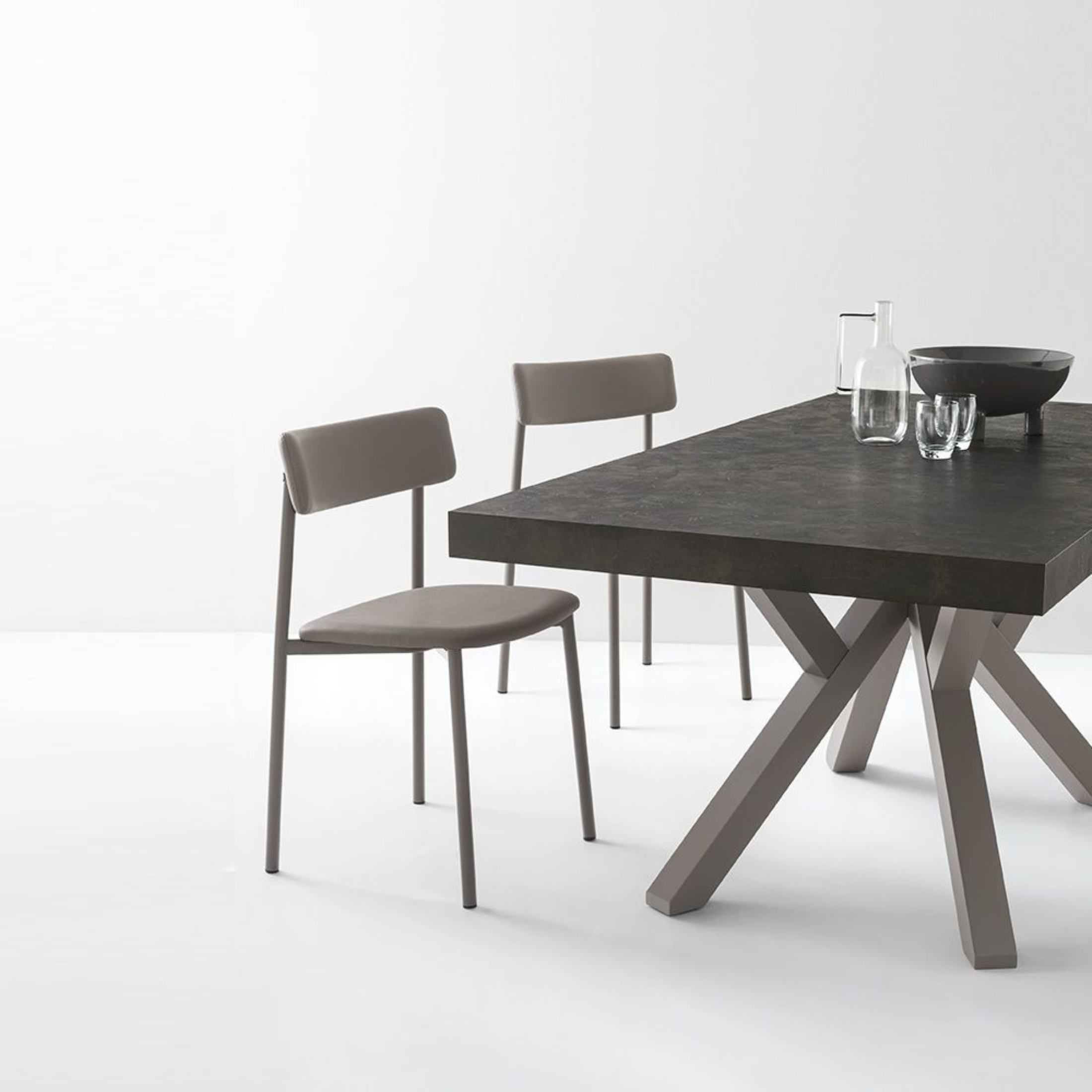 Set of modern living room chairs "Up!" with padded seat cm 49x48 81h