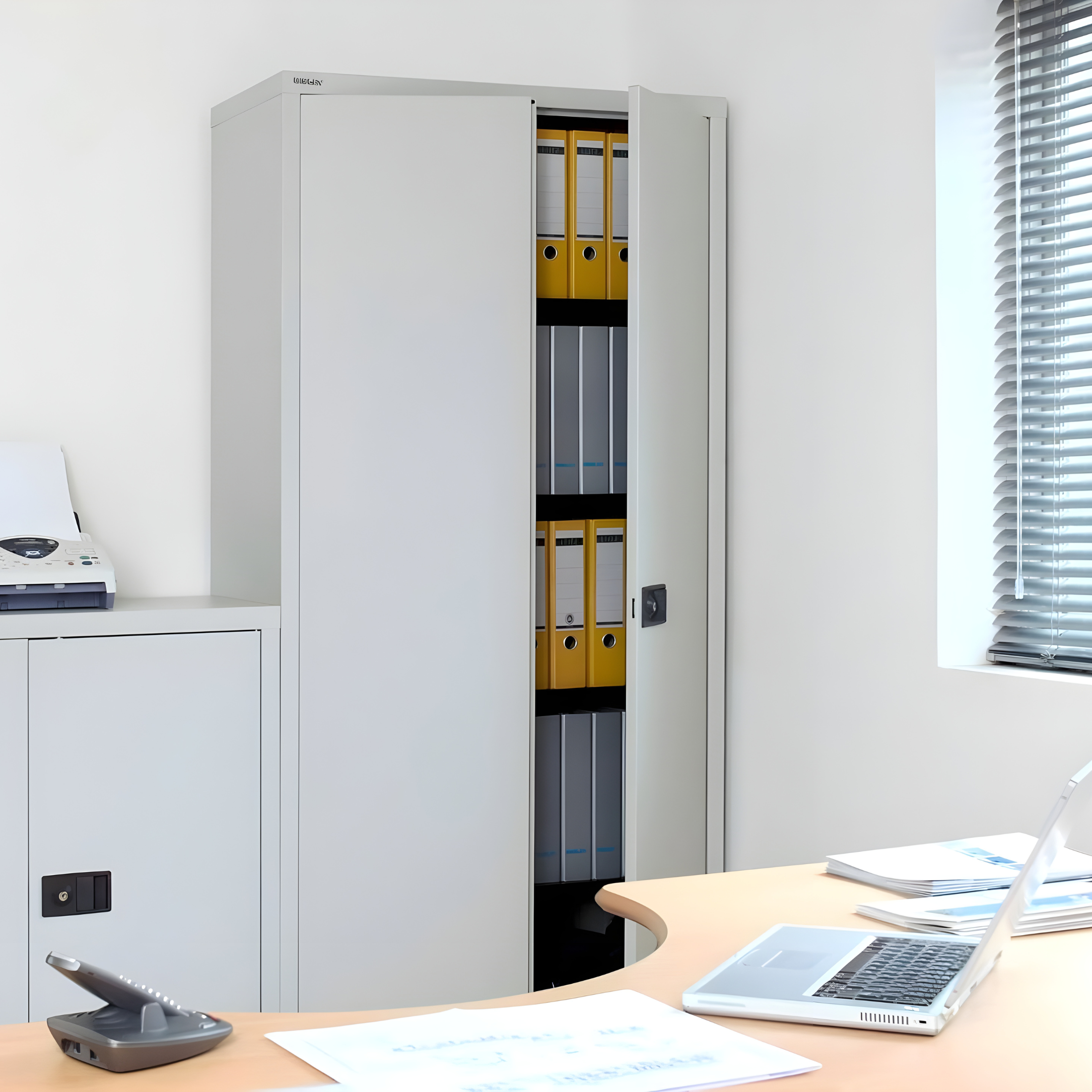 "Plos" sheet metal wardrobe with 2 doors and lock, height 180 cm.