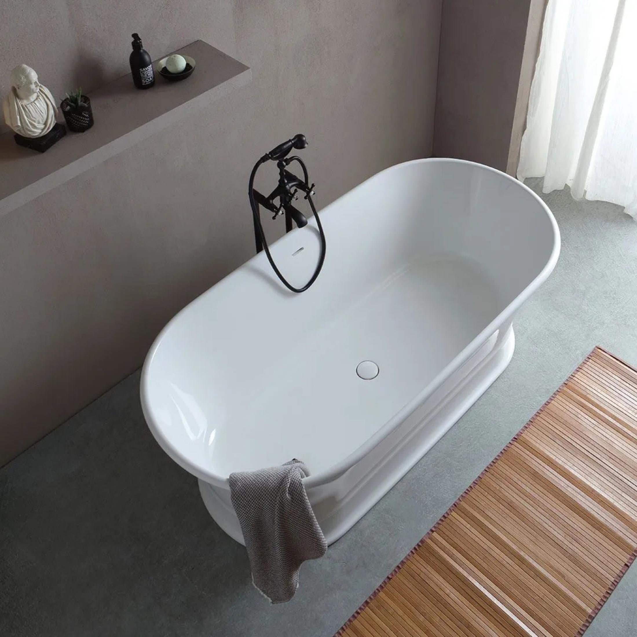 "Bari" oval freestanding bathtub in white recomposed marble, 170x84 cm, 84h