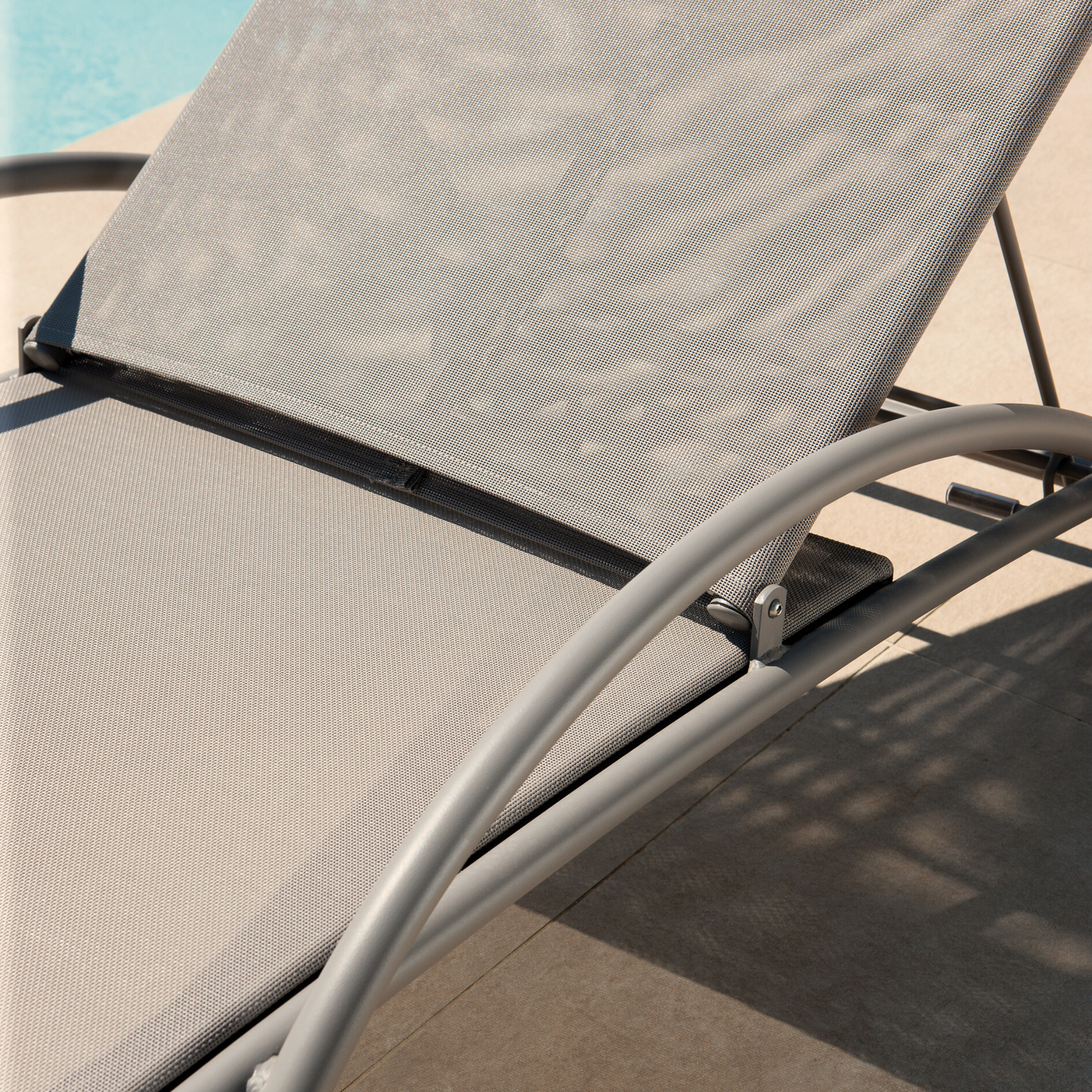 Set of 2 "Park" garden sun loungers in fabric and aluminium, 188x63 cm, 86 cm high