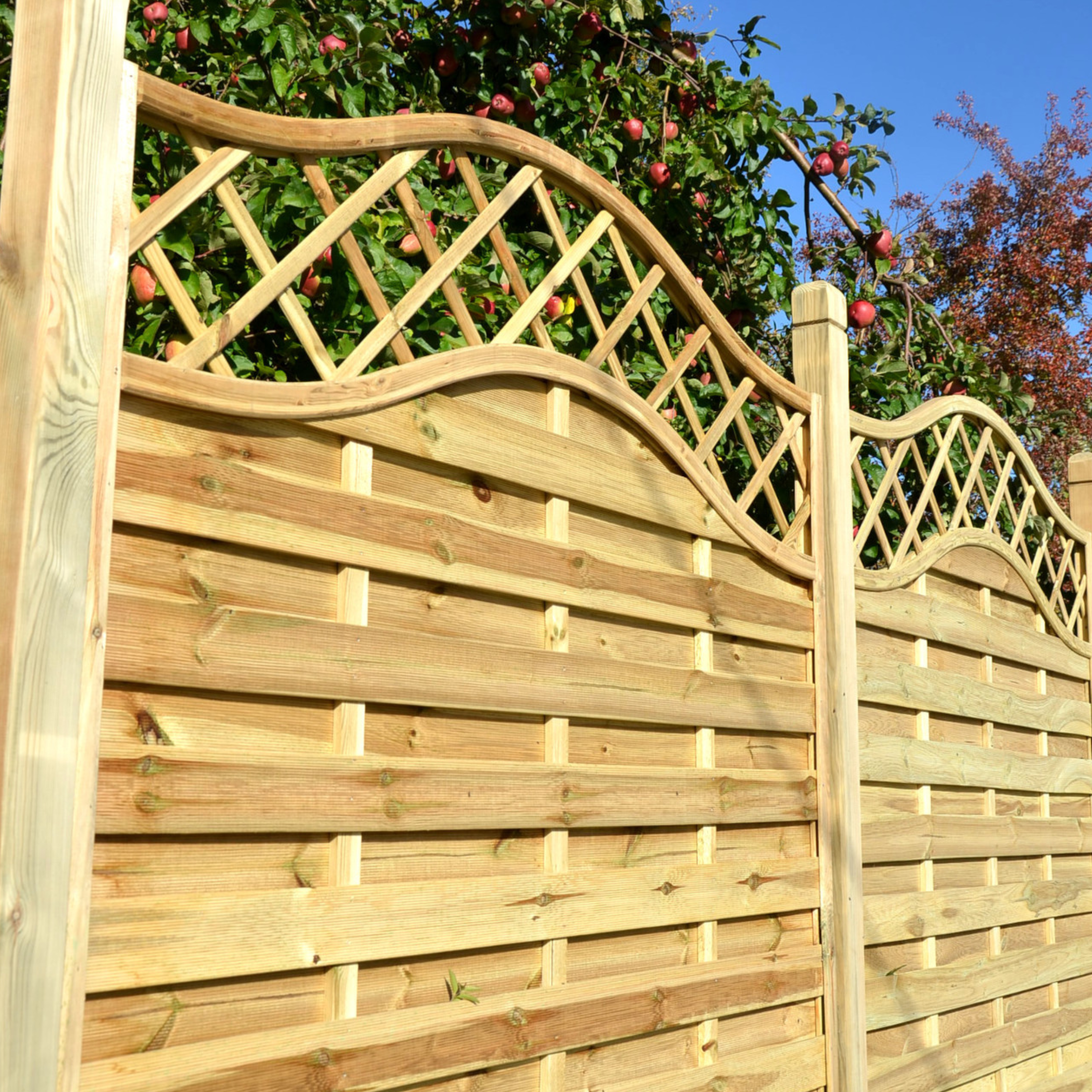 "Shaped" windbreak fence panel made of impregnated wood, 180x180 cm.