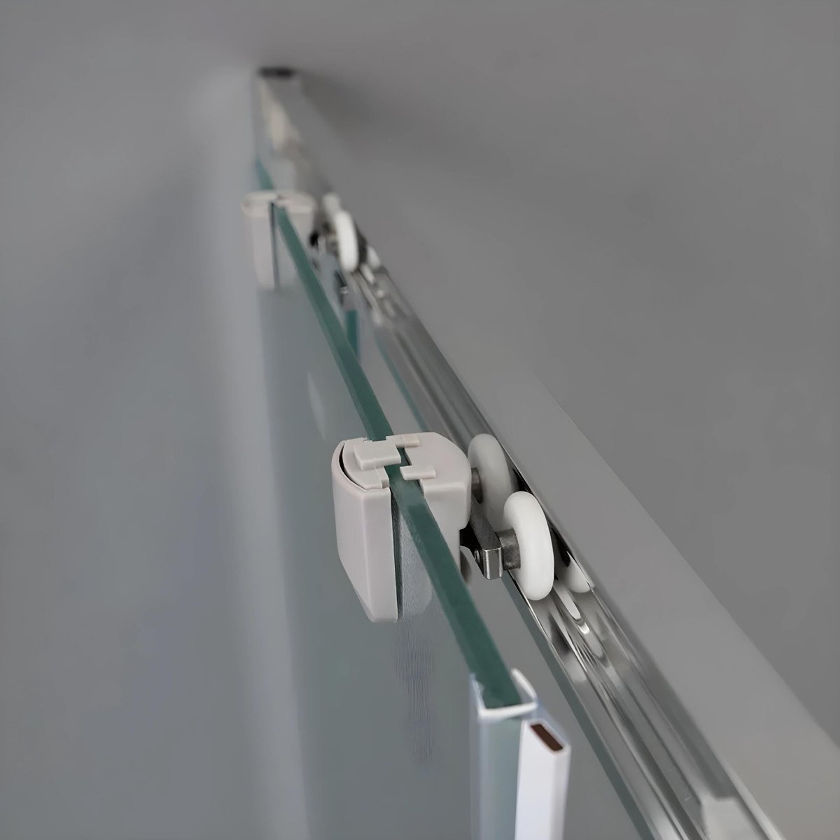 Box doccia con ante scorrevoli "Genova Two" in vetro temperato trasparente h 185 cm - MondoViro