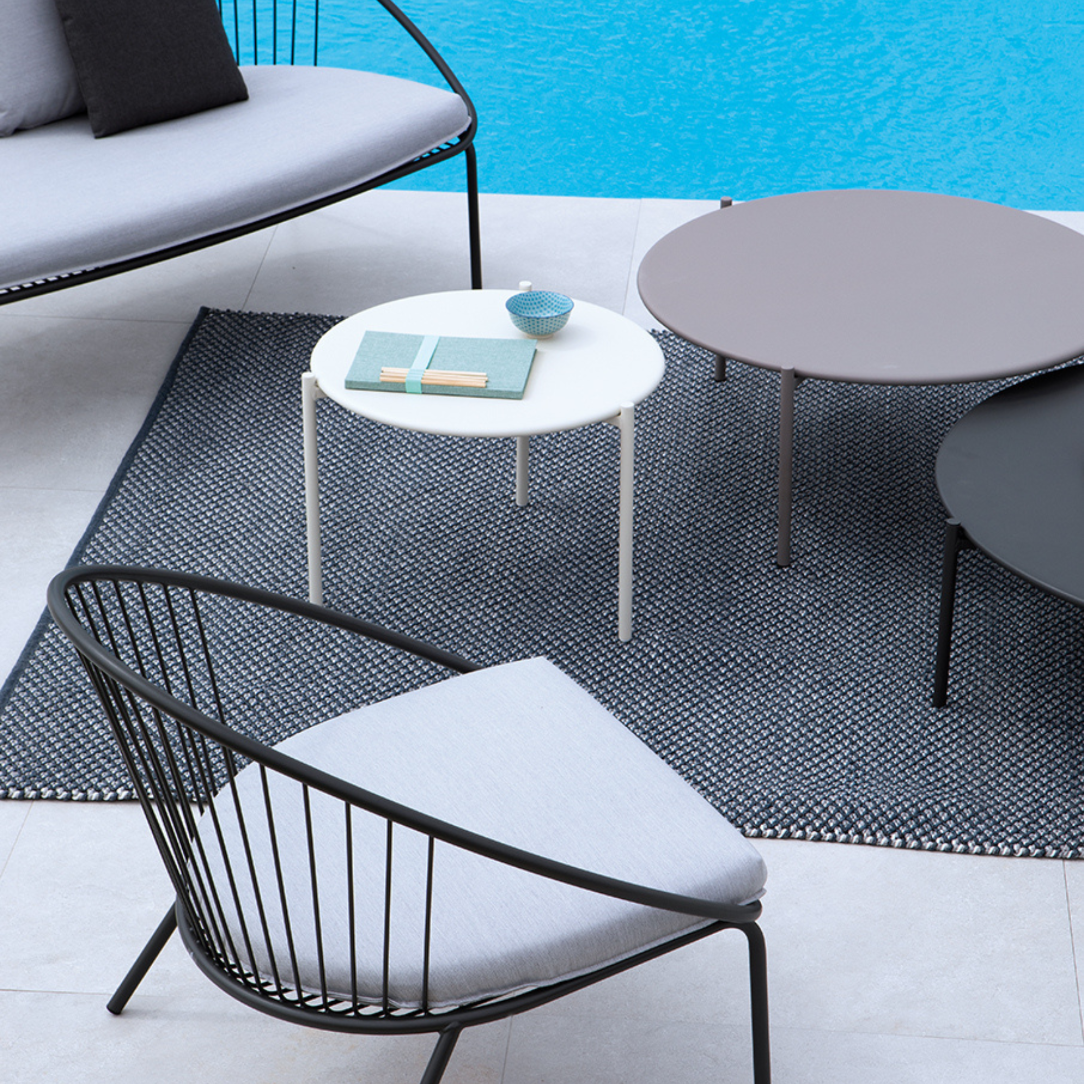 "Aria1" round metal coffee table, stackable garden table, 60x60 cm, 46 cm high