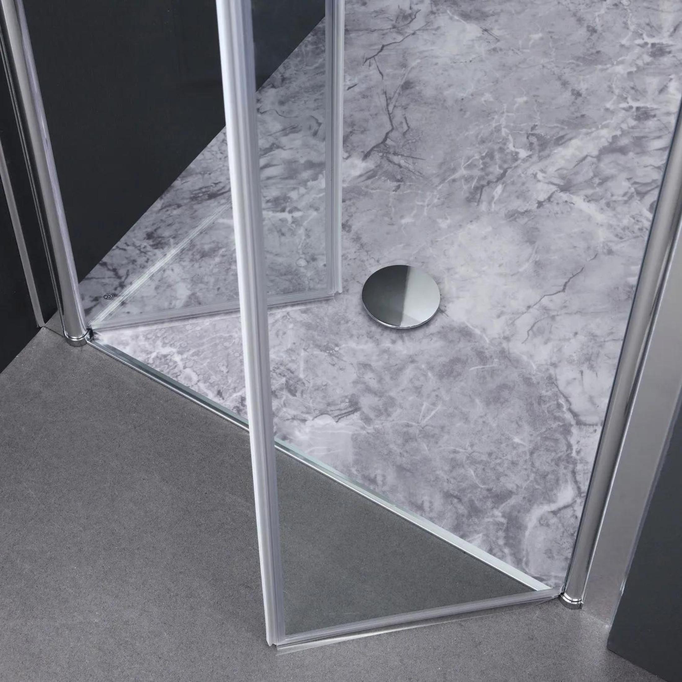 "Siviglia" magnetic shower door in tempered glass and metal, 190 cm high.
