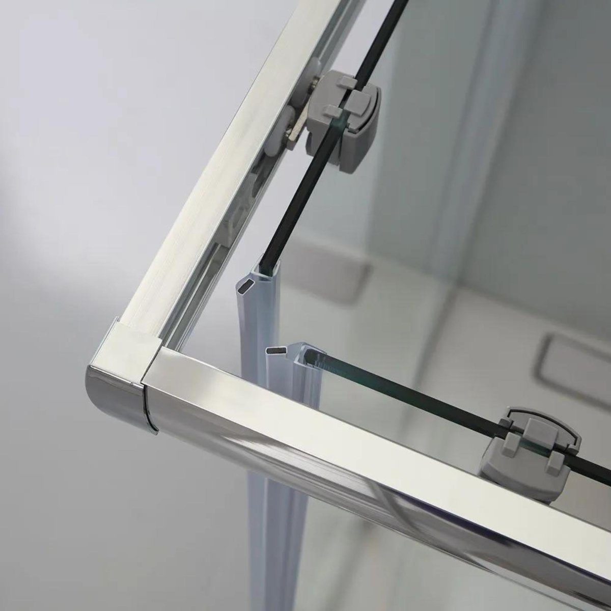 Box doccia con ante scorrevoli "Genova Two" in vetro temperato trasparente h 185 cm - MondoViro