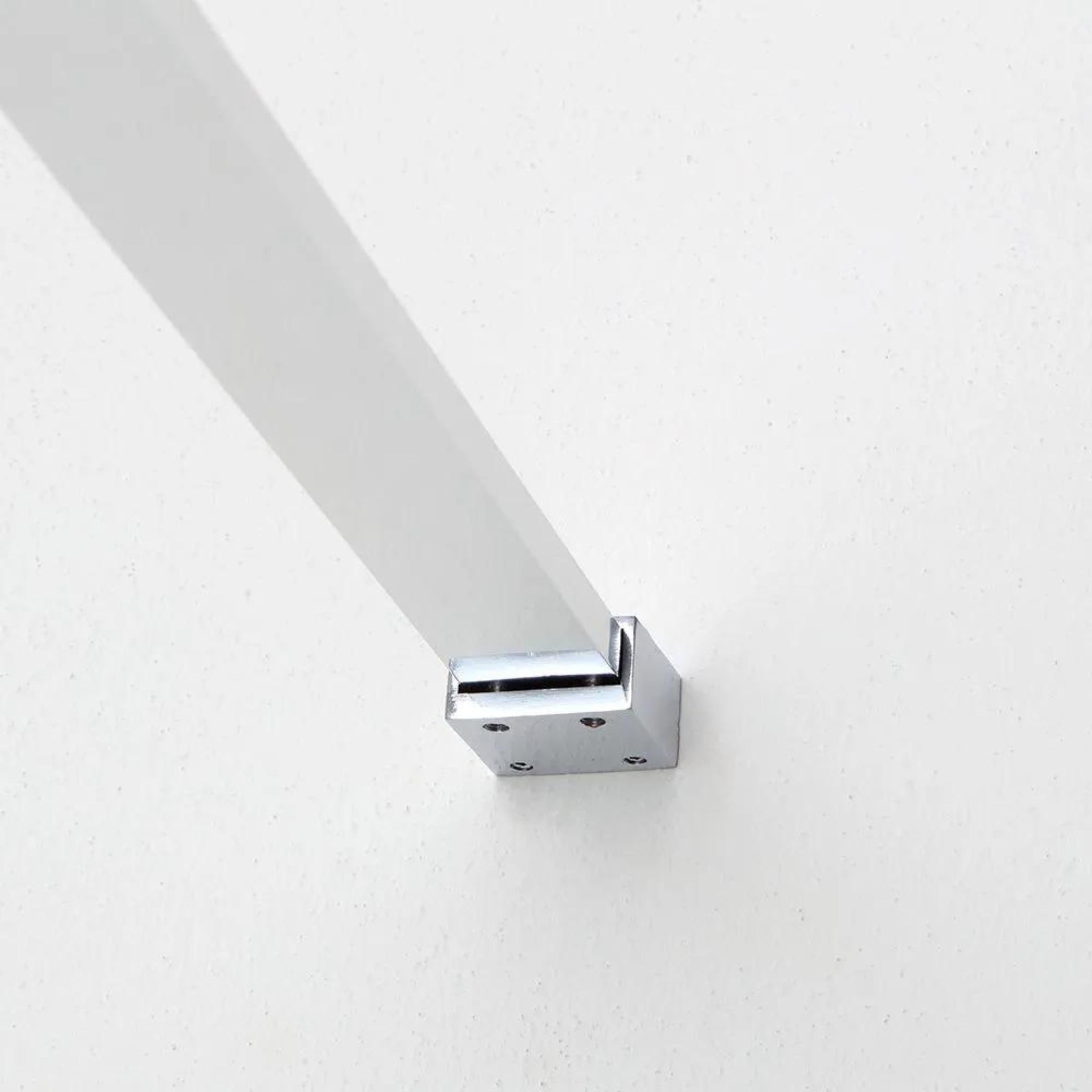 Walk-in shower enclosure with single wall in clear glass, 190 cm high