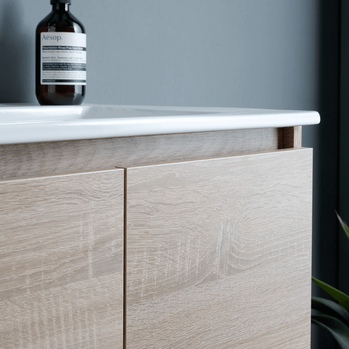 Mobile bagno sospeso 60 cm rovere "Belize" con 2 ante lavabo in ceramica e specchio 60x80 cm - MondoViro