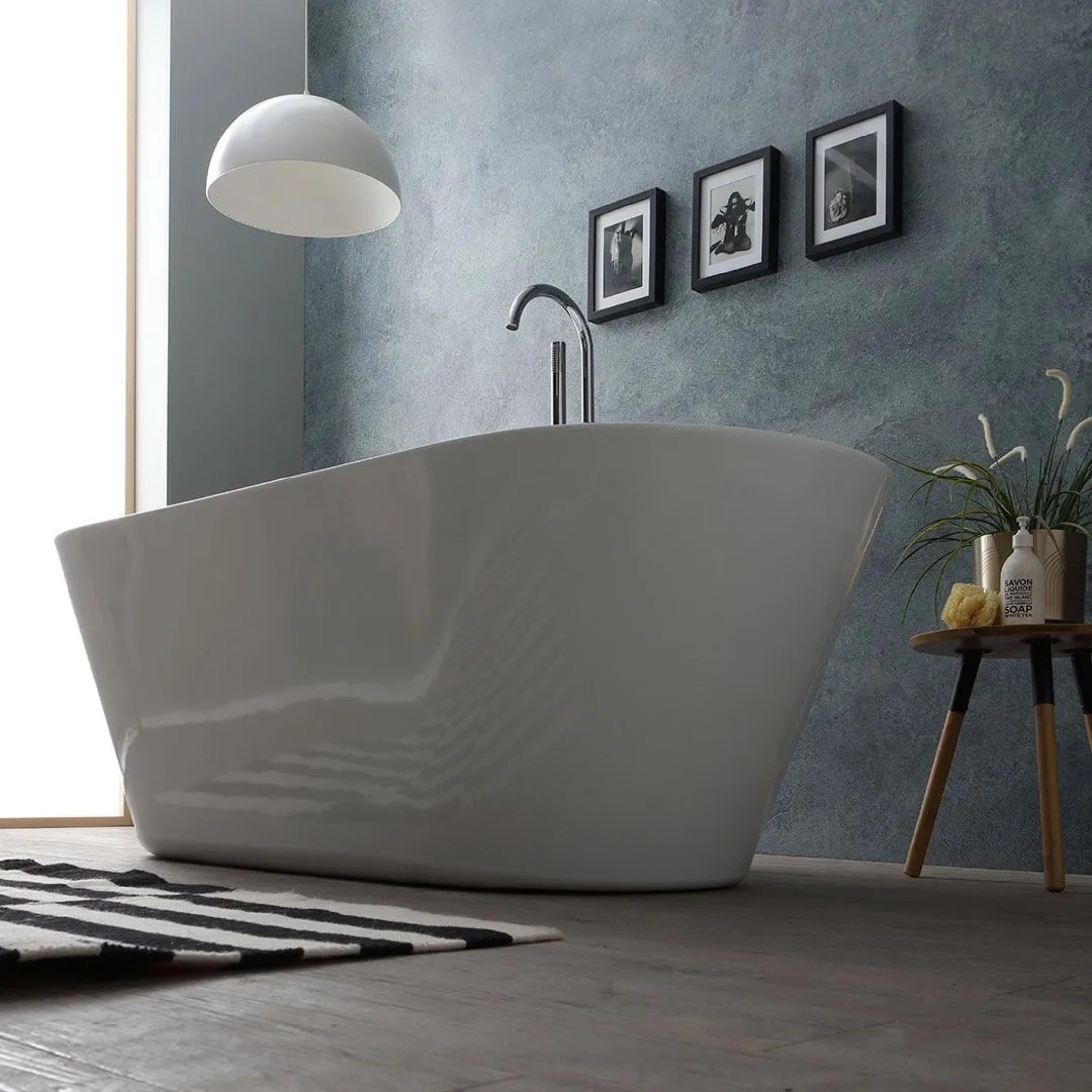 "Camilla" freestanding bathtub in white acrylic, 170x75 cm, 56h
