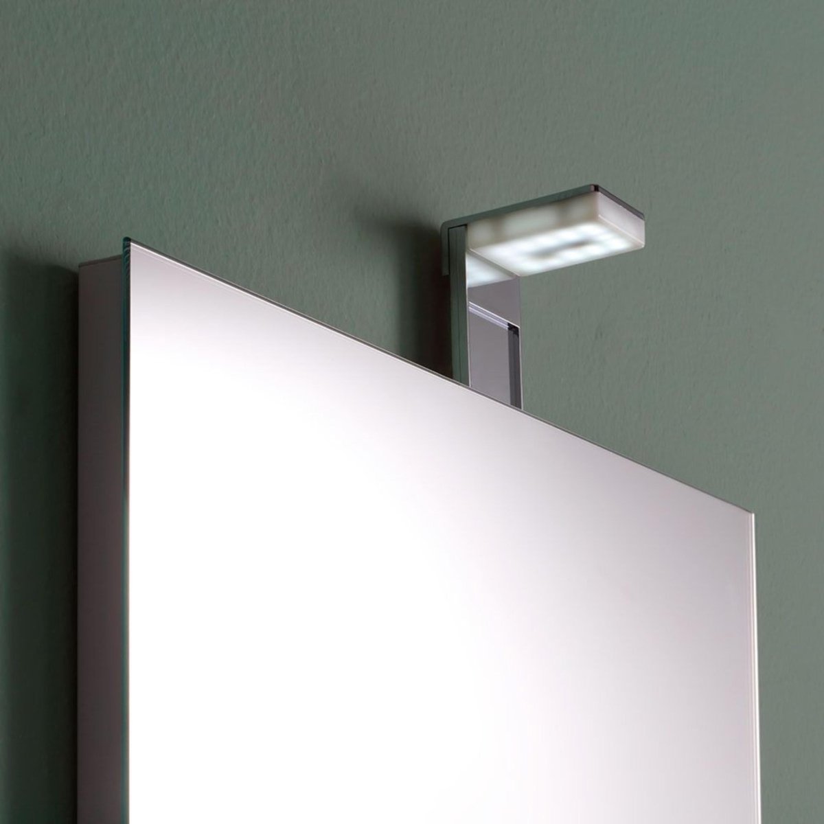 Specchio rettangolare a led "Salem" senza cornice con lampada cm 50x70 - MondoViro