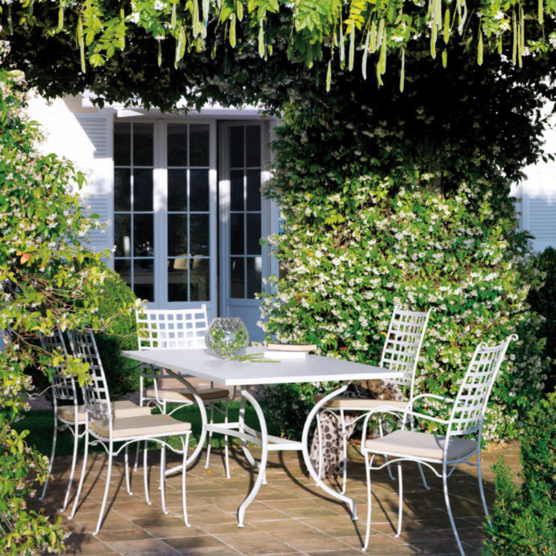 Set of "Tosca" stackable painted metal garden chairs, 55x55 cm, 98 cm high