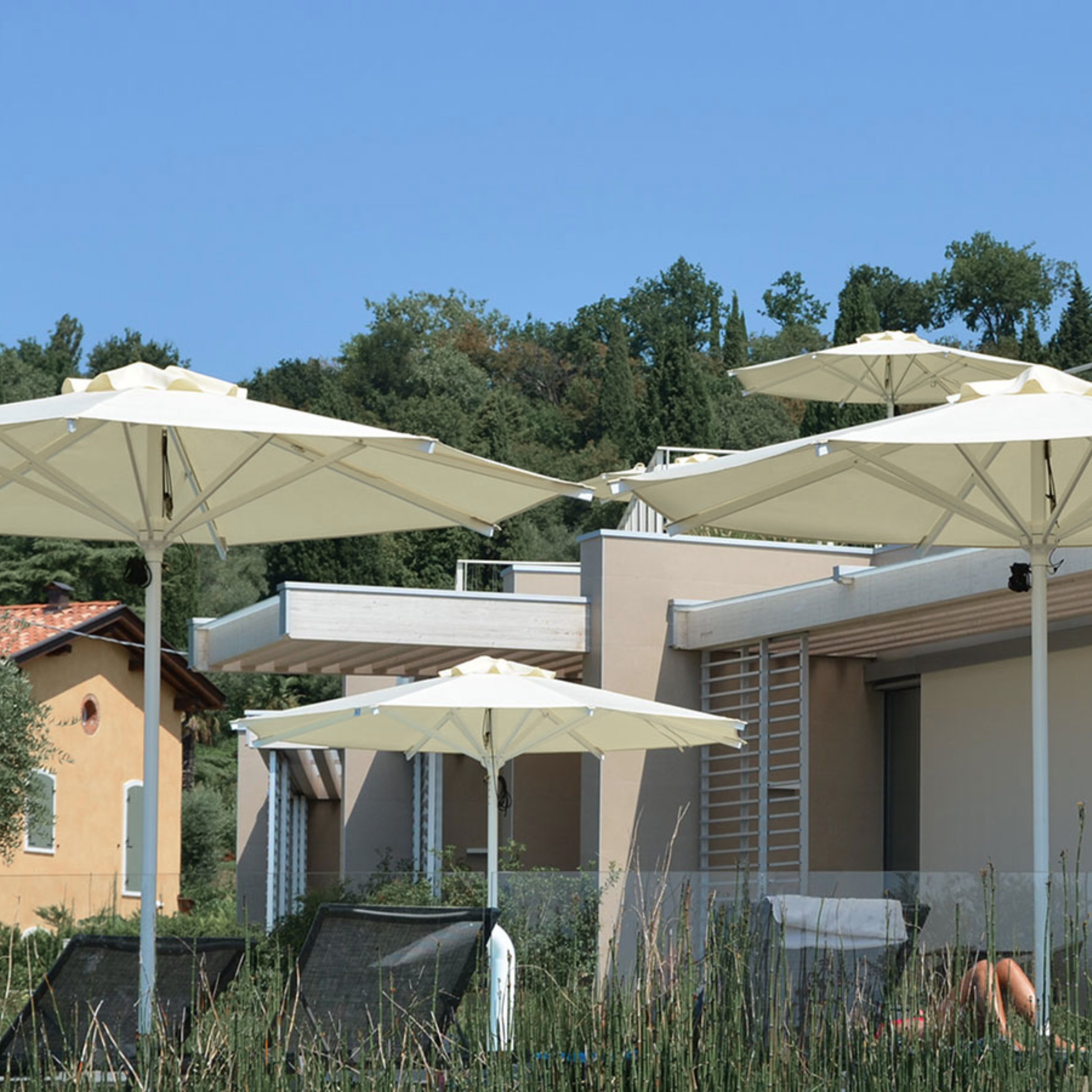 Modern "Zaffiro Classic" umbrella with white central pole