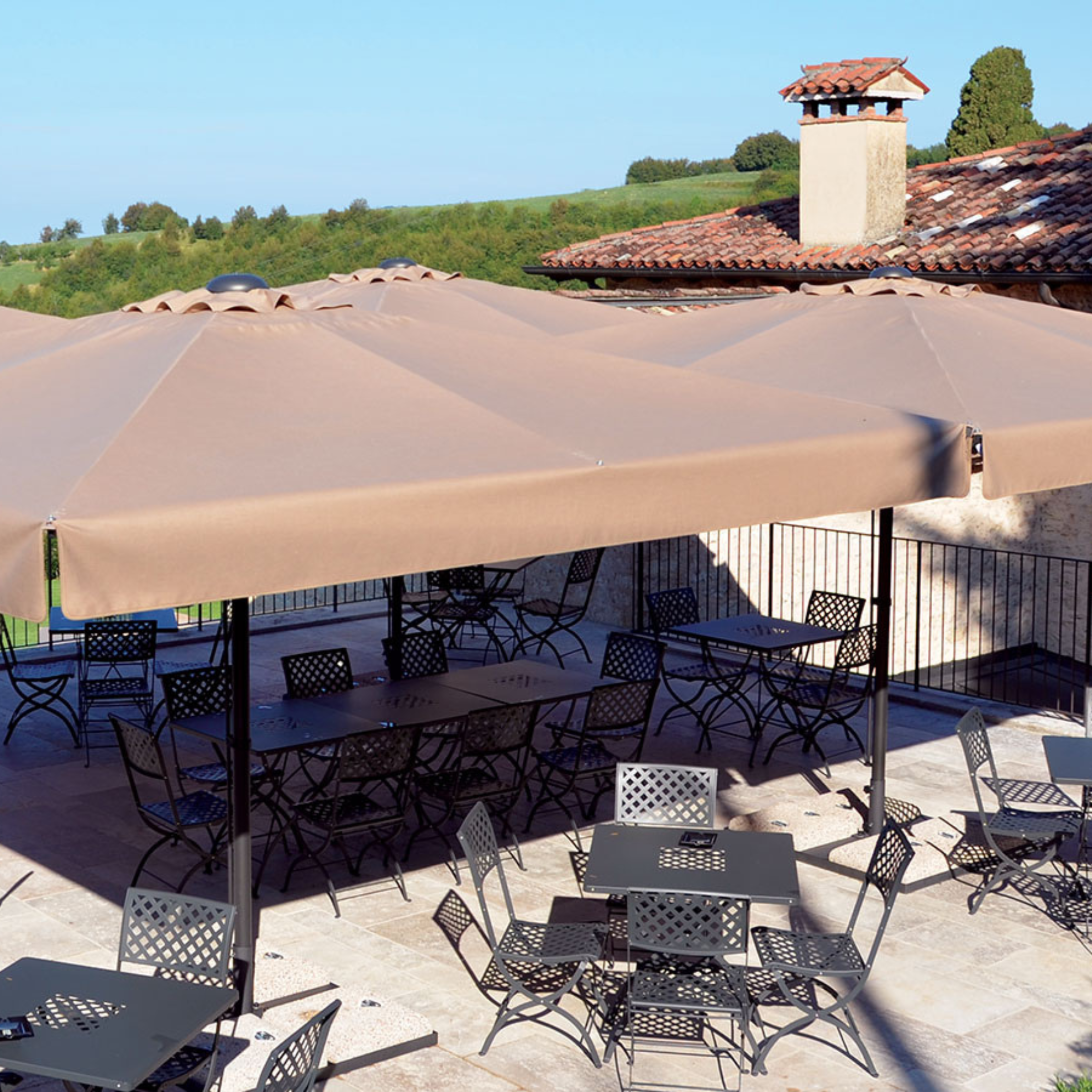 Modern ecru "Platino Basic" garden umbrella with anthracite telescopic central pole