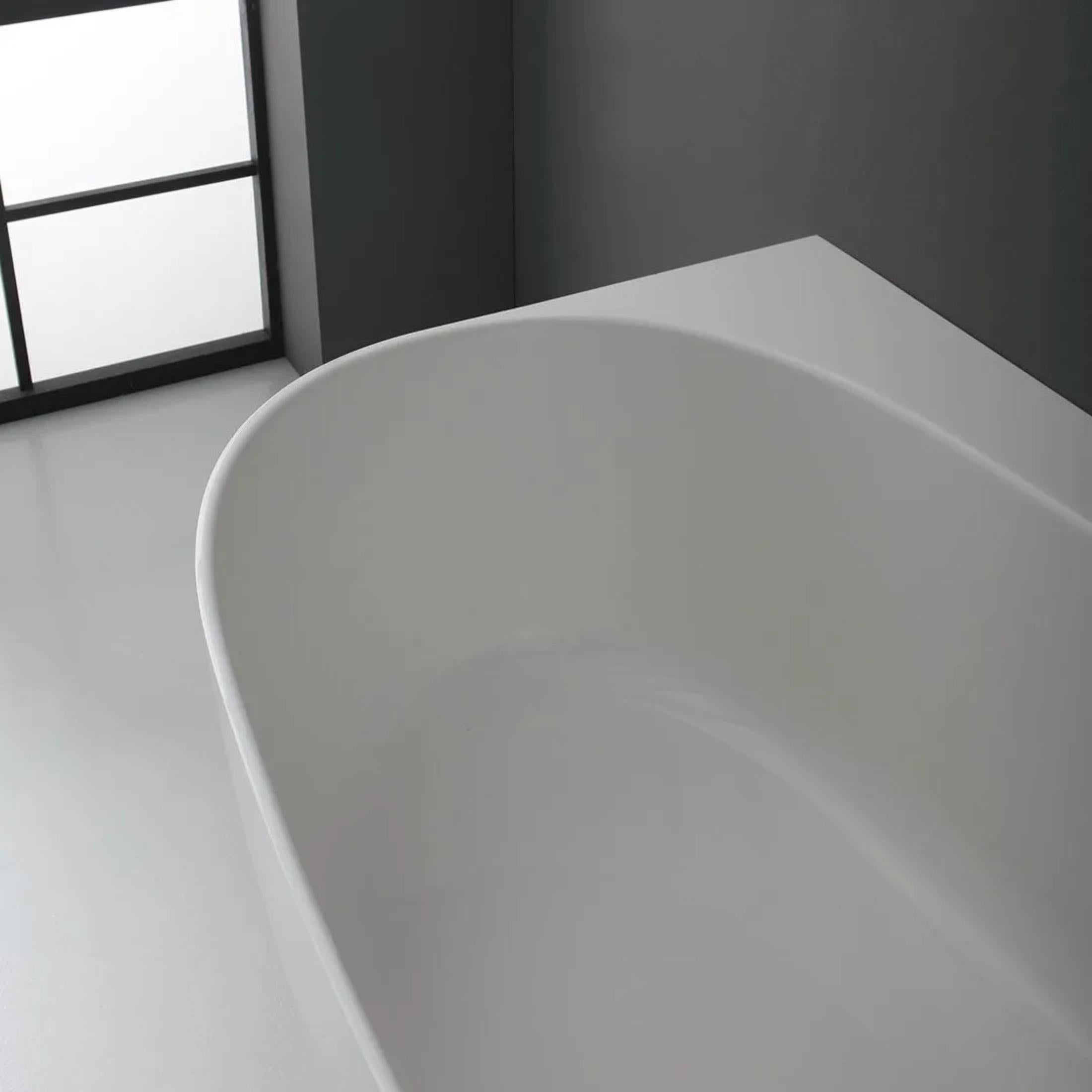 "Siena" oval wall-mounted bathtub in marble resin, 158x86 cm, 58 cm high