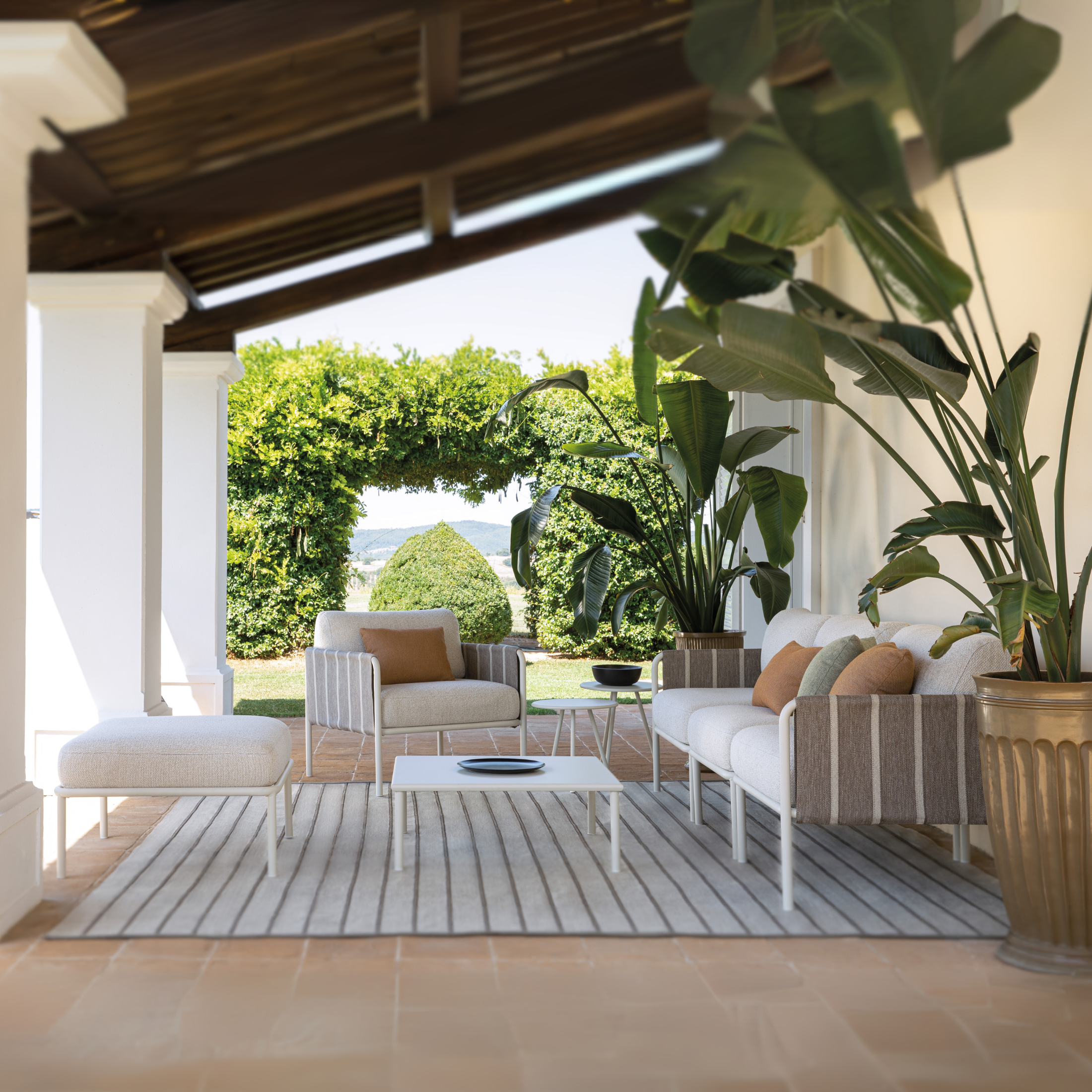 Single "Hamptons" metal sofa module with cushions 80x80 cm 84h