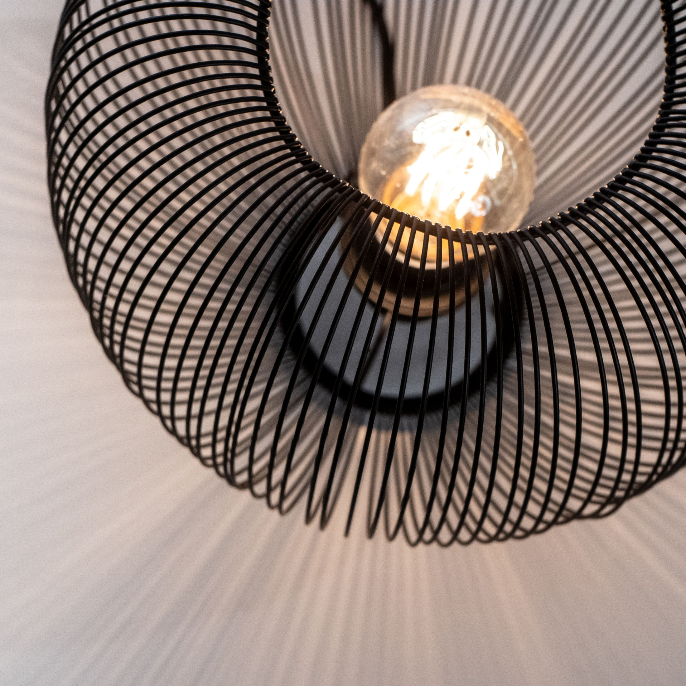 Lámpara colgante y de sobremesa "Sirio" con pantalla metálica