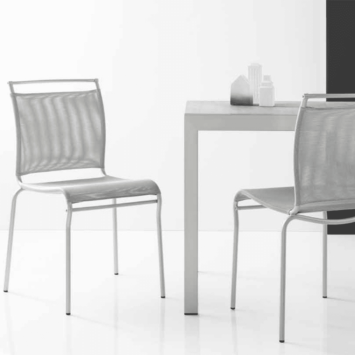 Set di sedie moderne da soggiorno "Air" in tessuto traspirante cm 53x55 84h - MondoViro