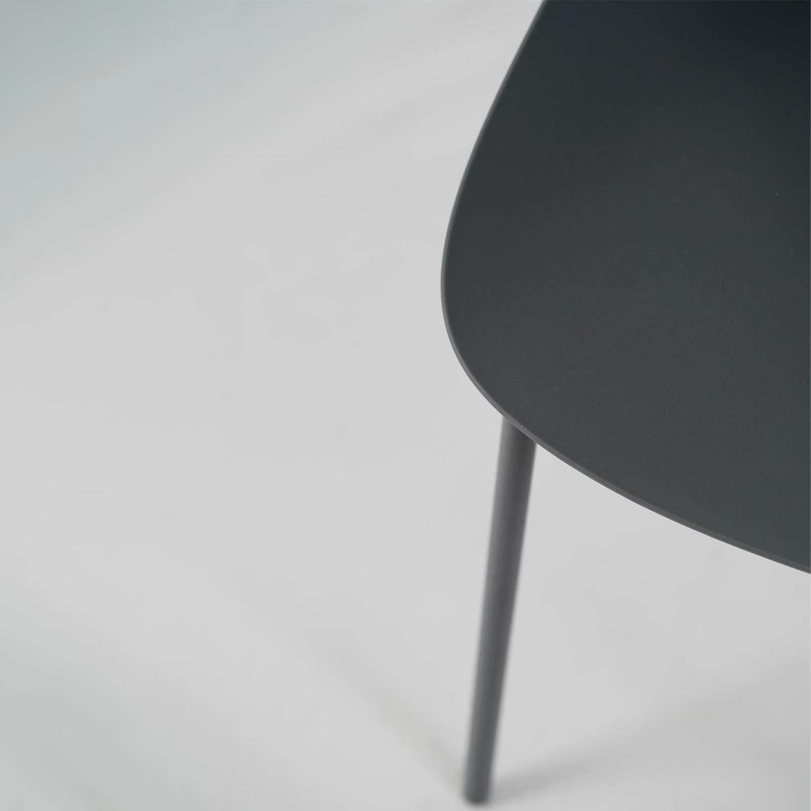 Set of modern "Azzurra" polypropylene chairs with painted metal frame for the living room