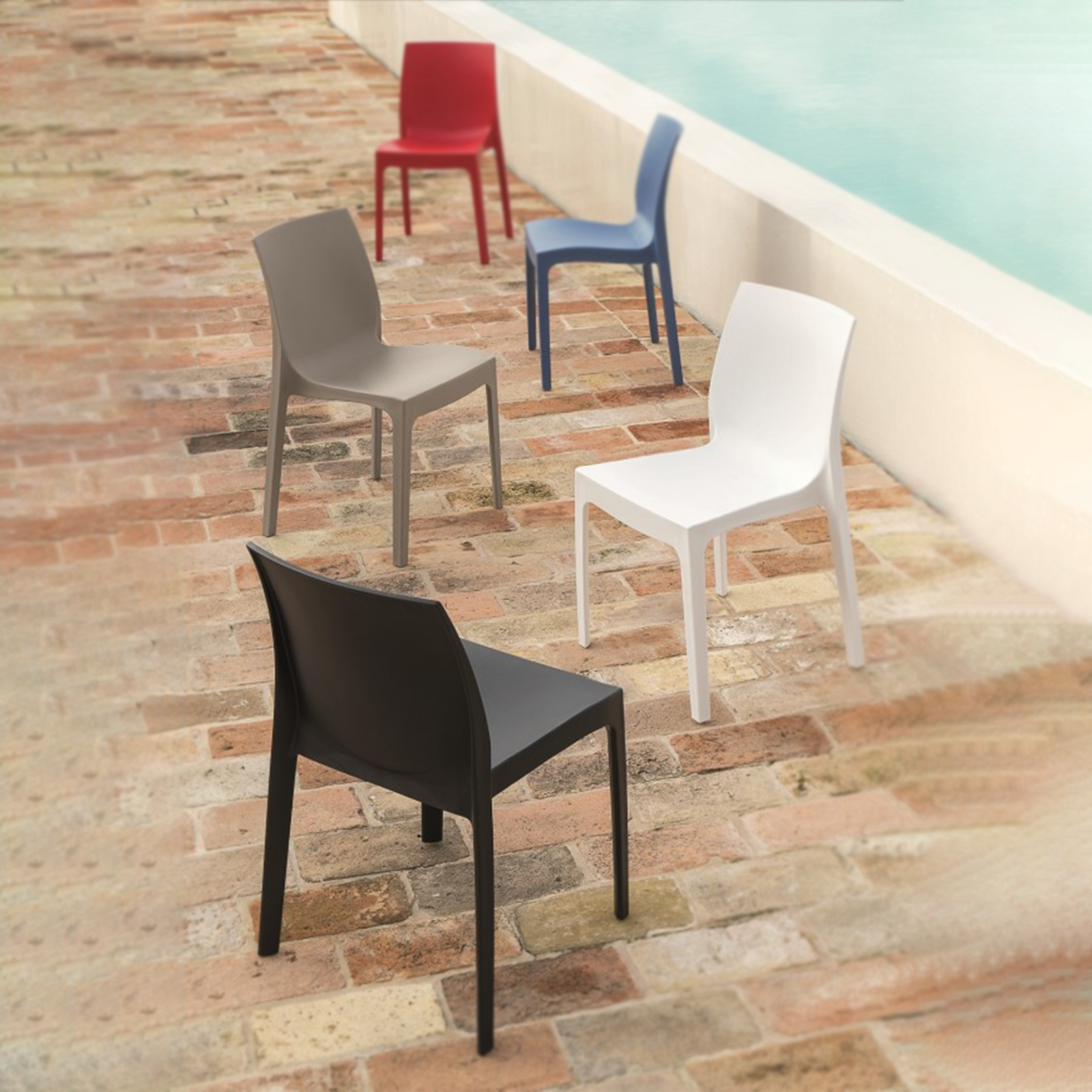 Set of stackable garden chairs "Perla" in non-slip polypropylene for dining, 47x55 cm, 82h