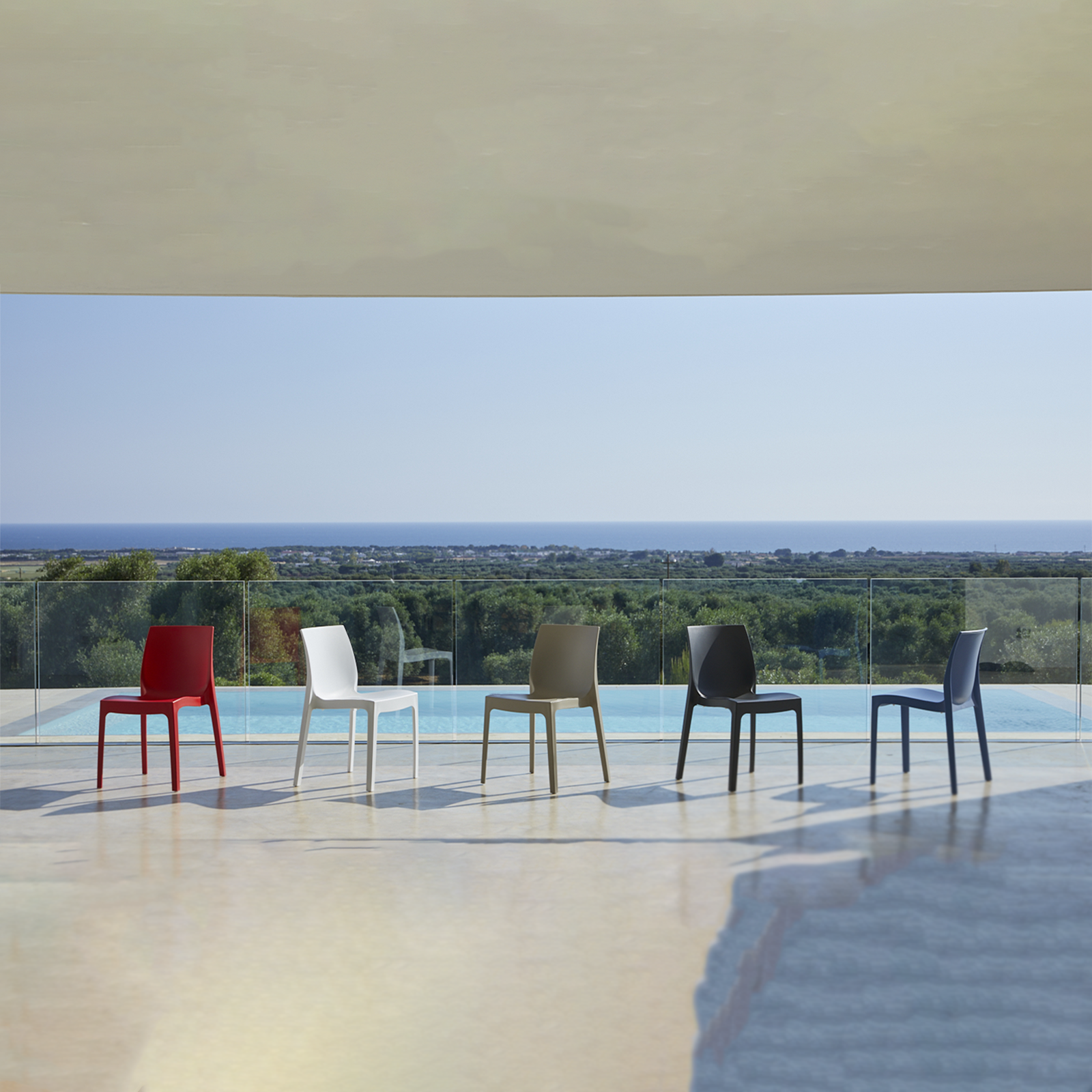 Set of stackable garden chairs "Perla" in non-slip polypropylene for dining, 47x55 cm, 82h