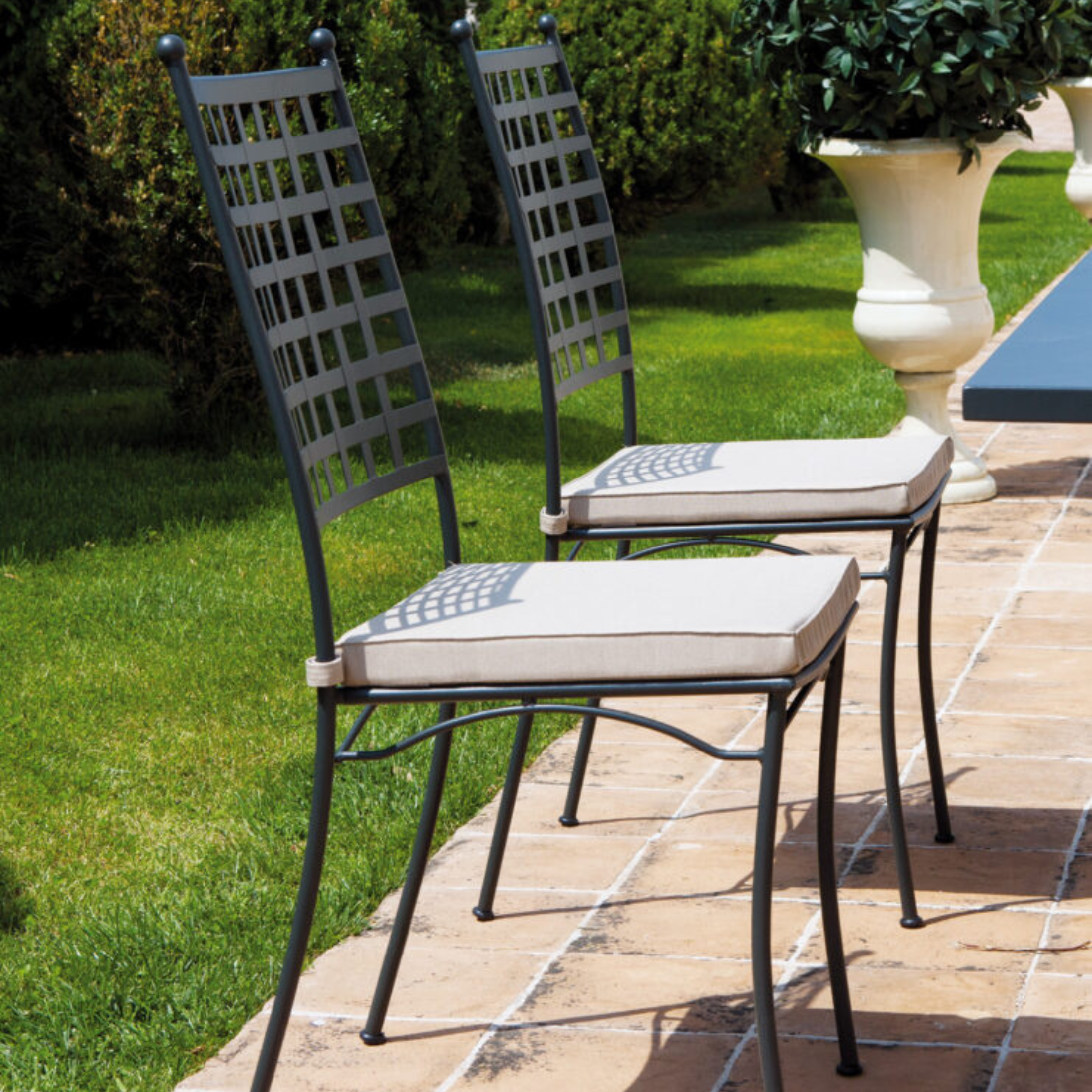 Set of modern stackable "Tosca" painted metal garden chairs, 45x58 cm, 100 cm high