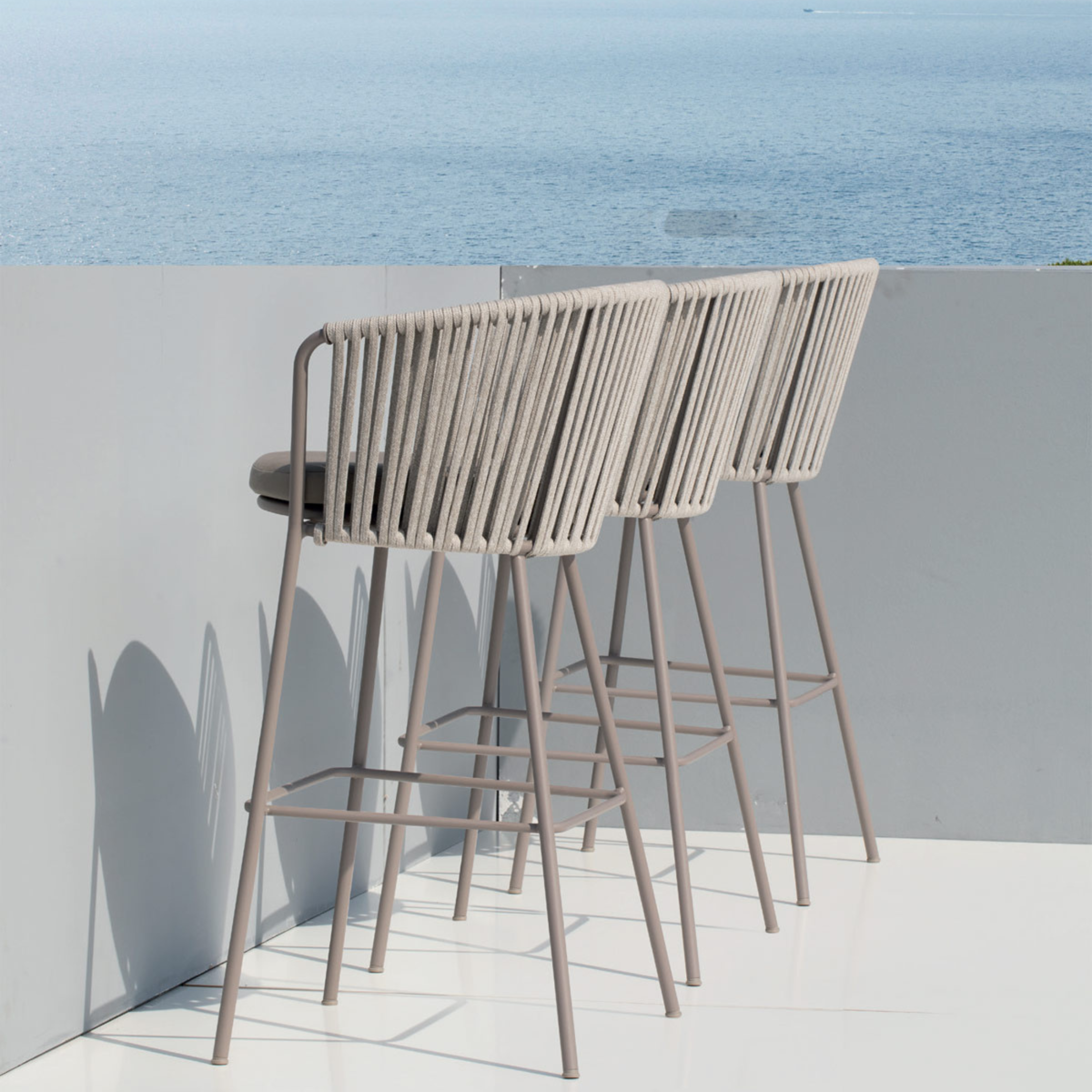 High stainless steel and rope "Daisy Rope" garden stool, 62x53 cm, 104 cm high.